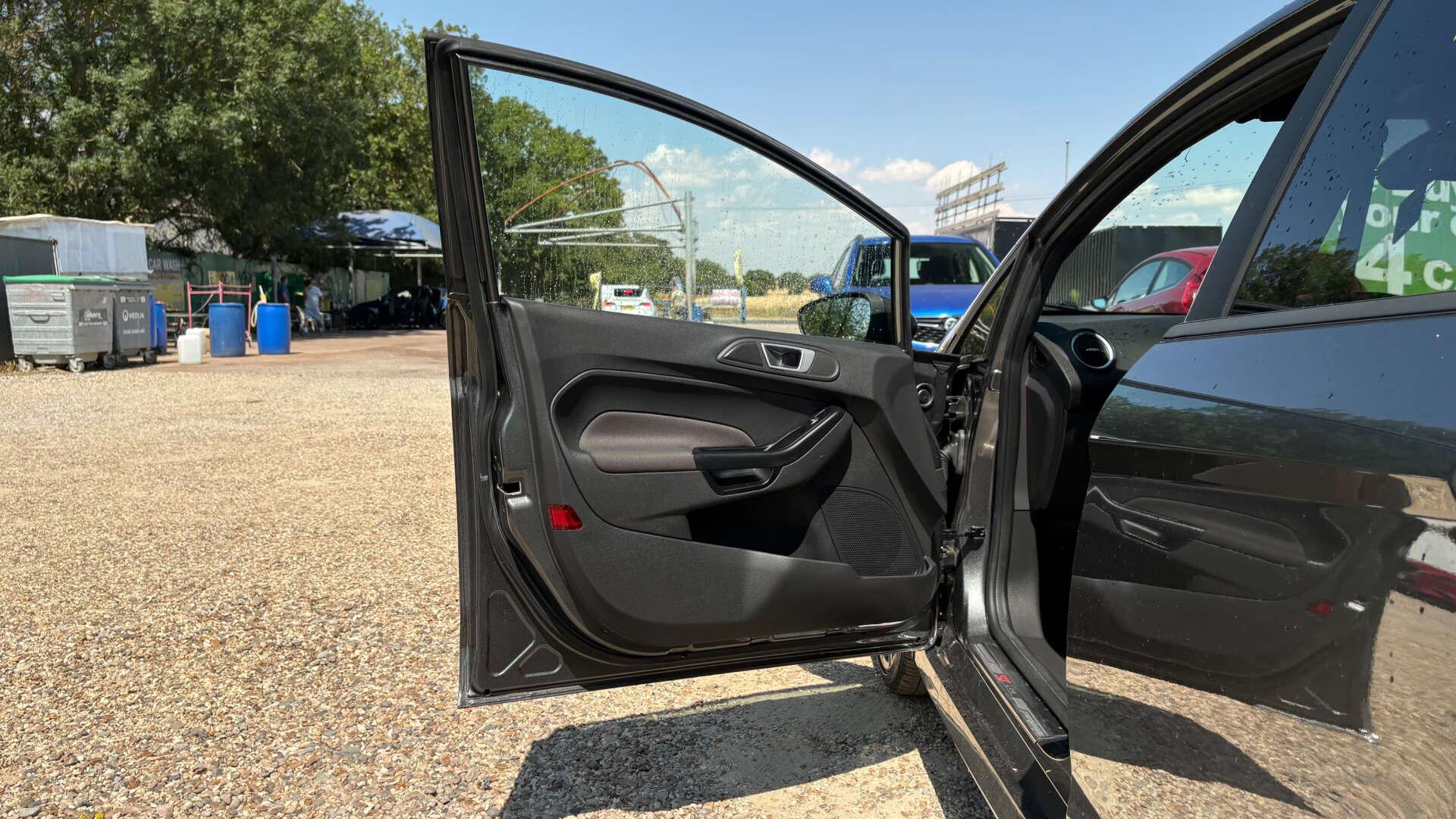 Ford Fiesta view 32