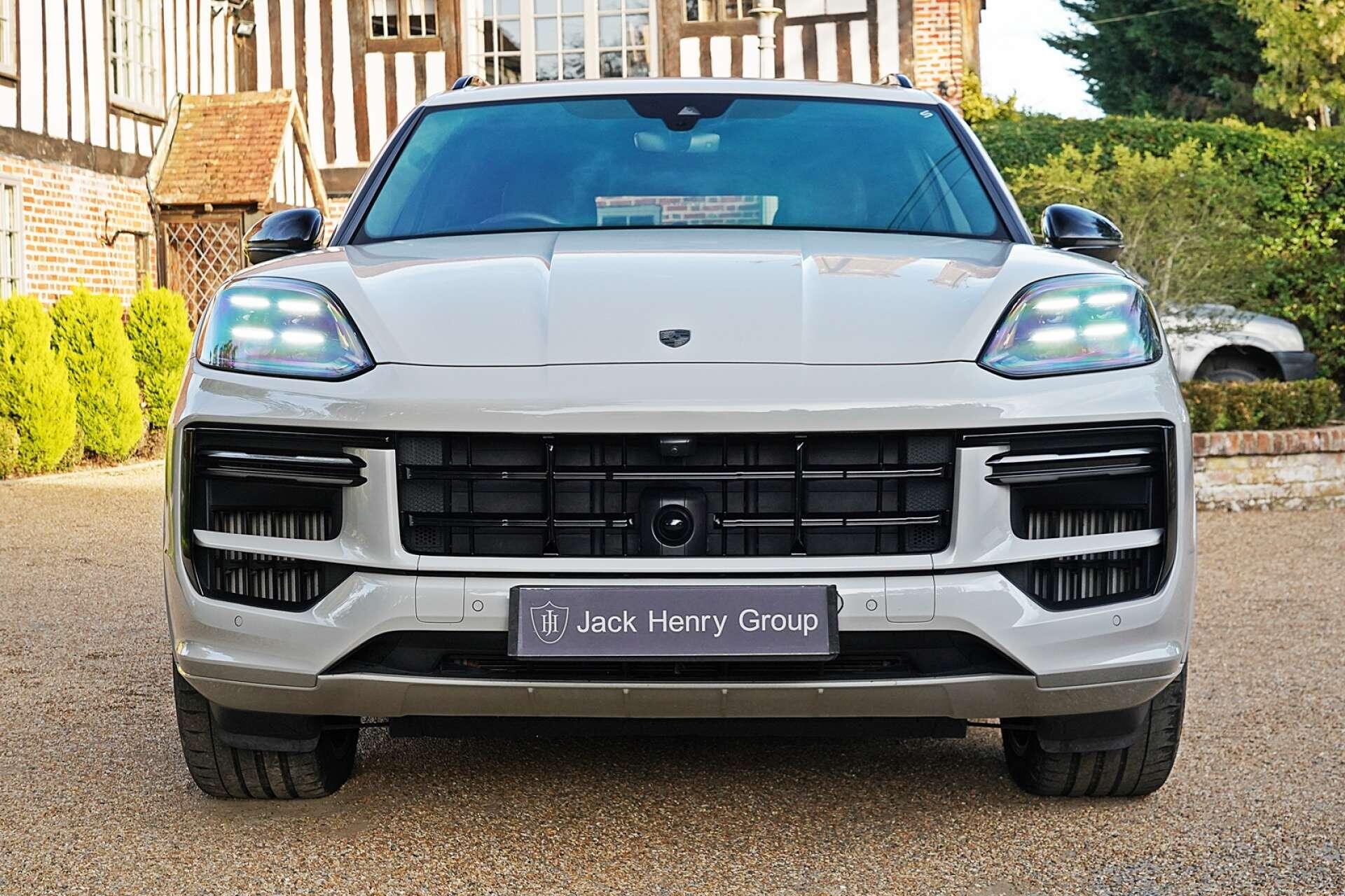 Porsche Cayenne view 11