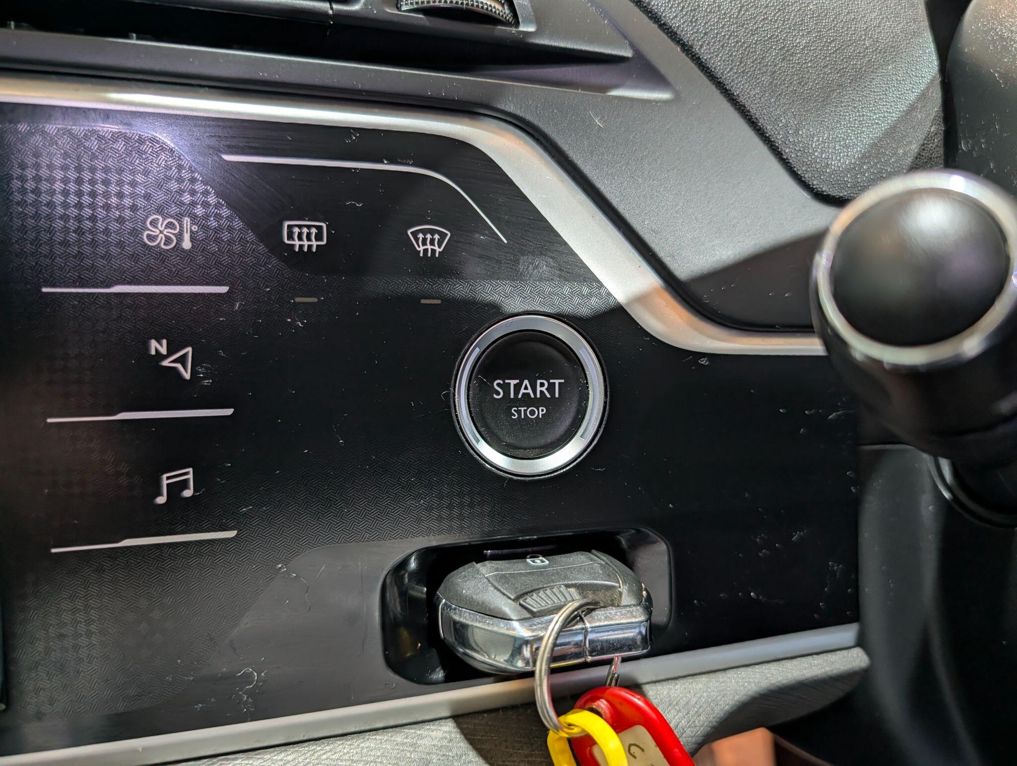 Citroen Grand C4 Picasso view 28