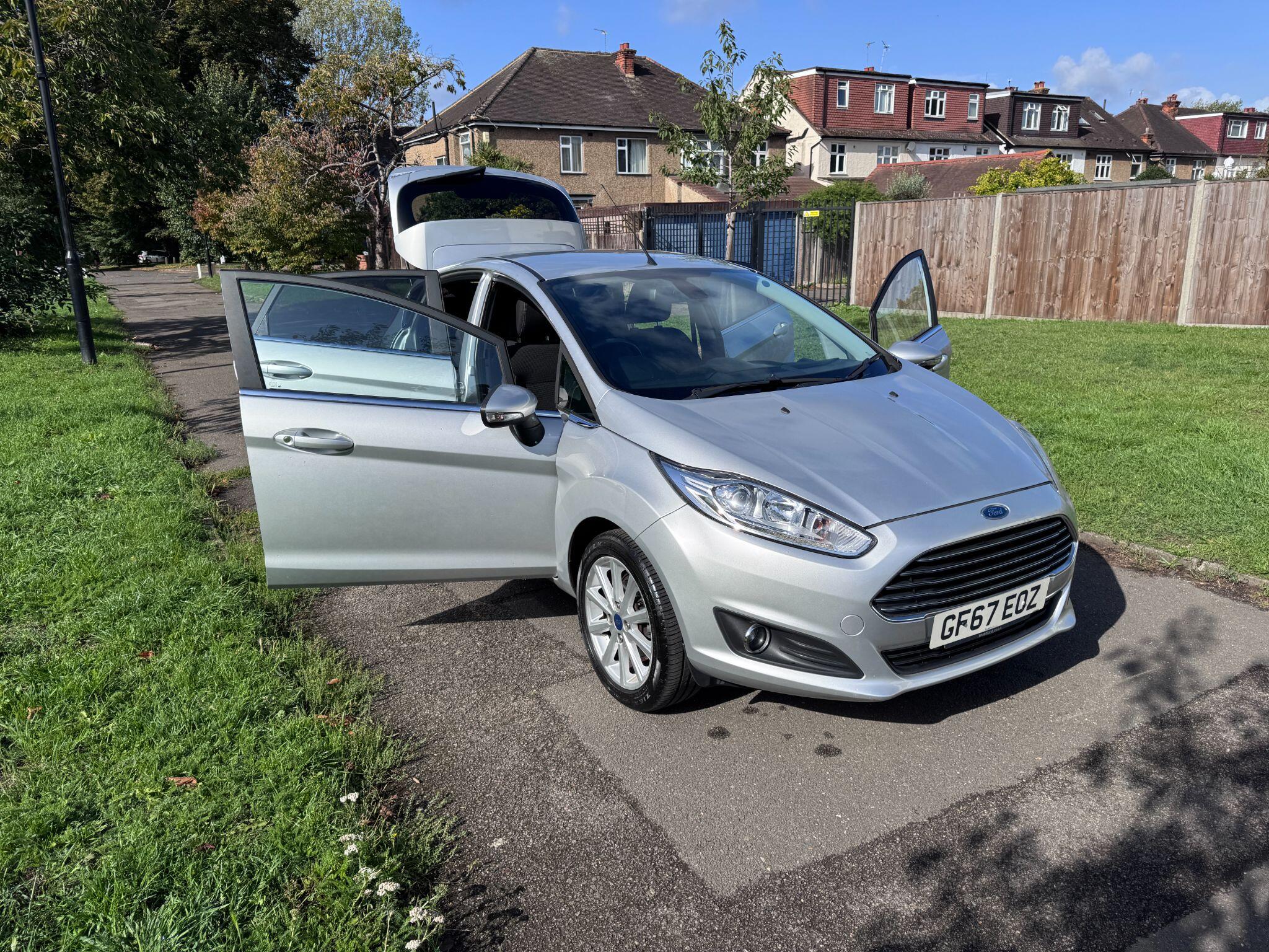 2017 Ford Fiesta image 27