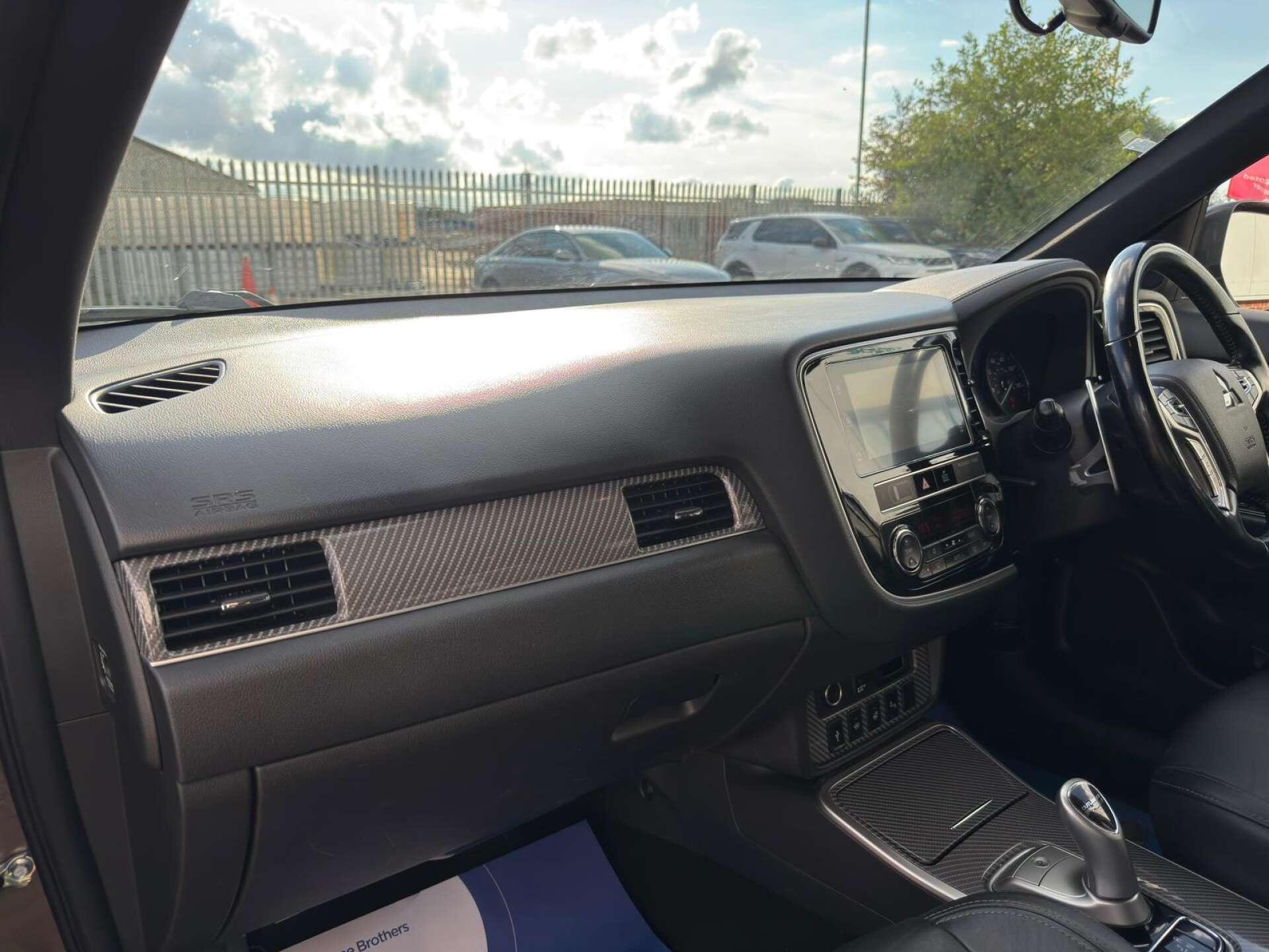 Mitsubishi Outlander view 44