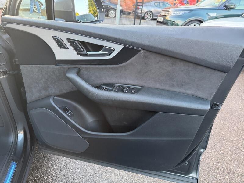 Audi Q7 view 48