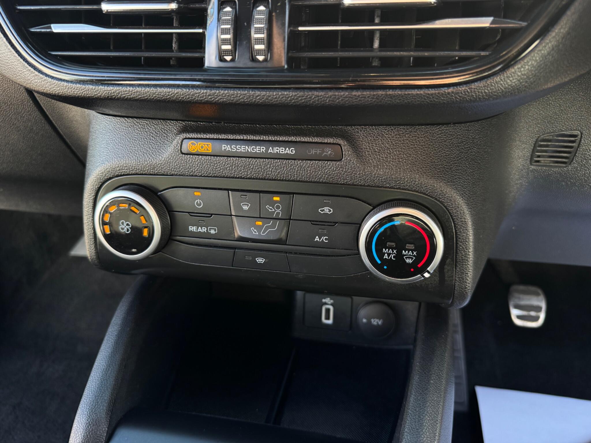 Ford Focus view 26