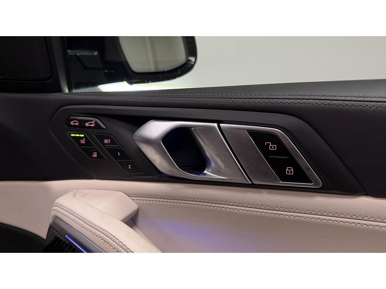 BMW X6 view 16