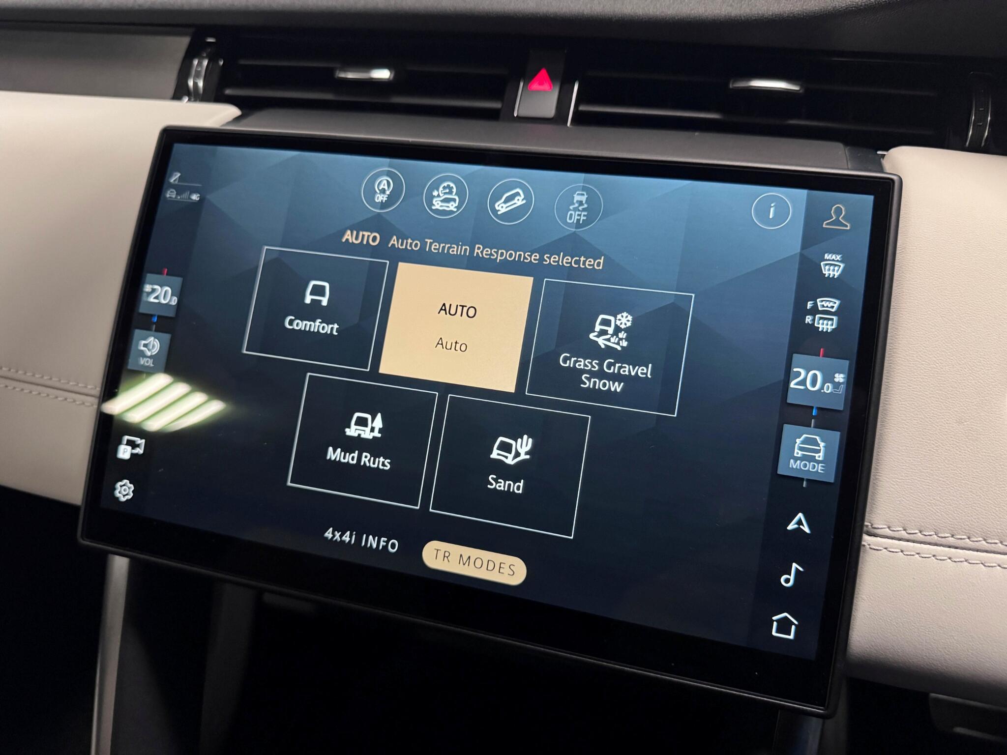 Land Rover Discovery Sport view 48