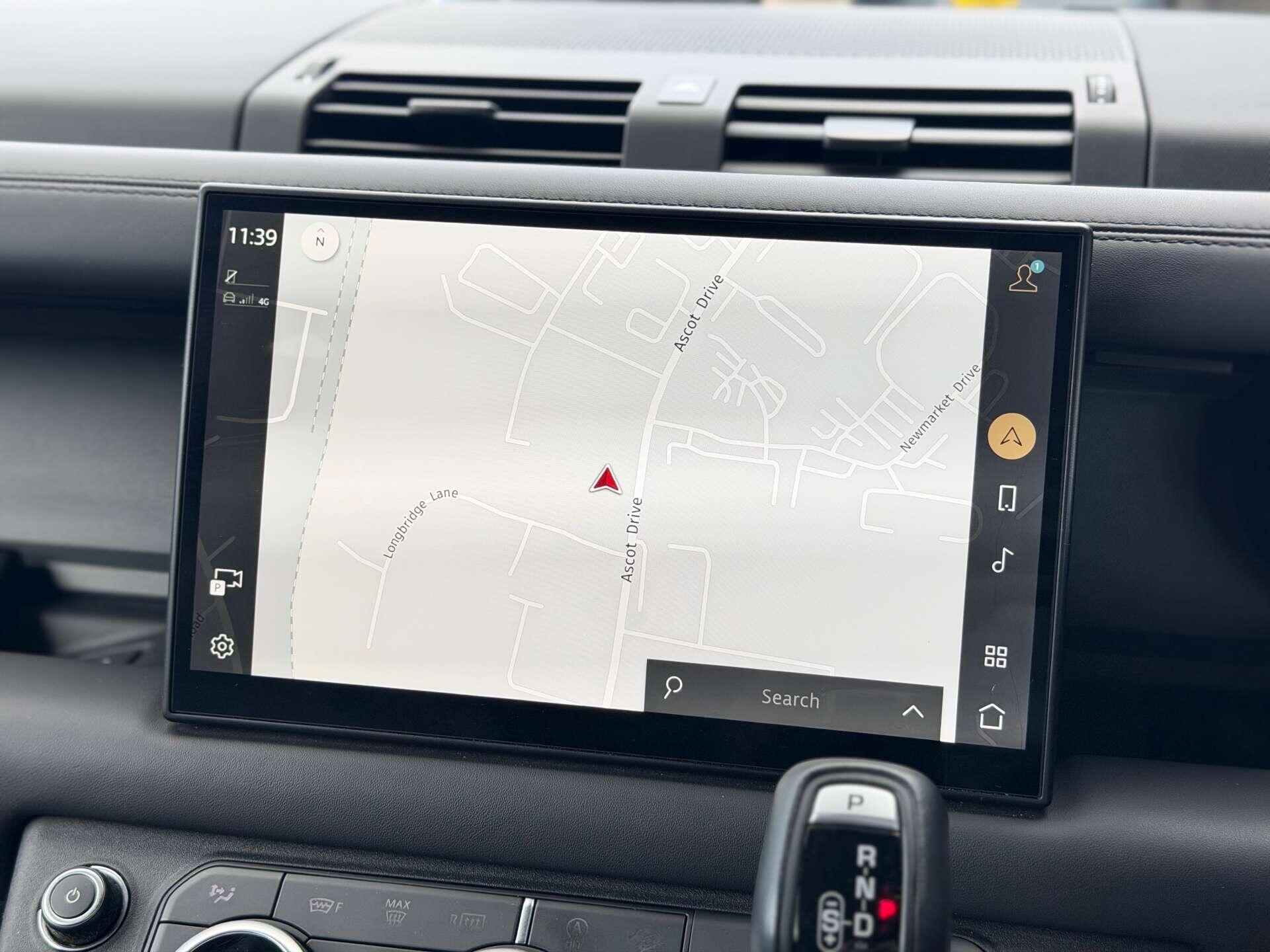 Land Rover Defender view 38