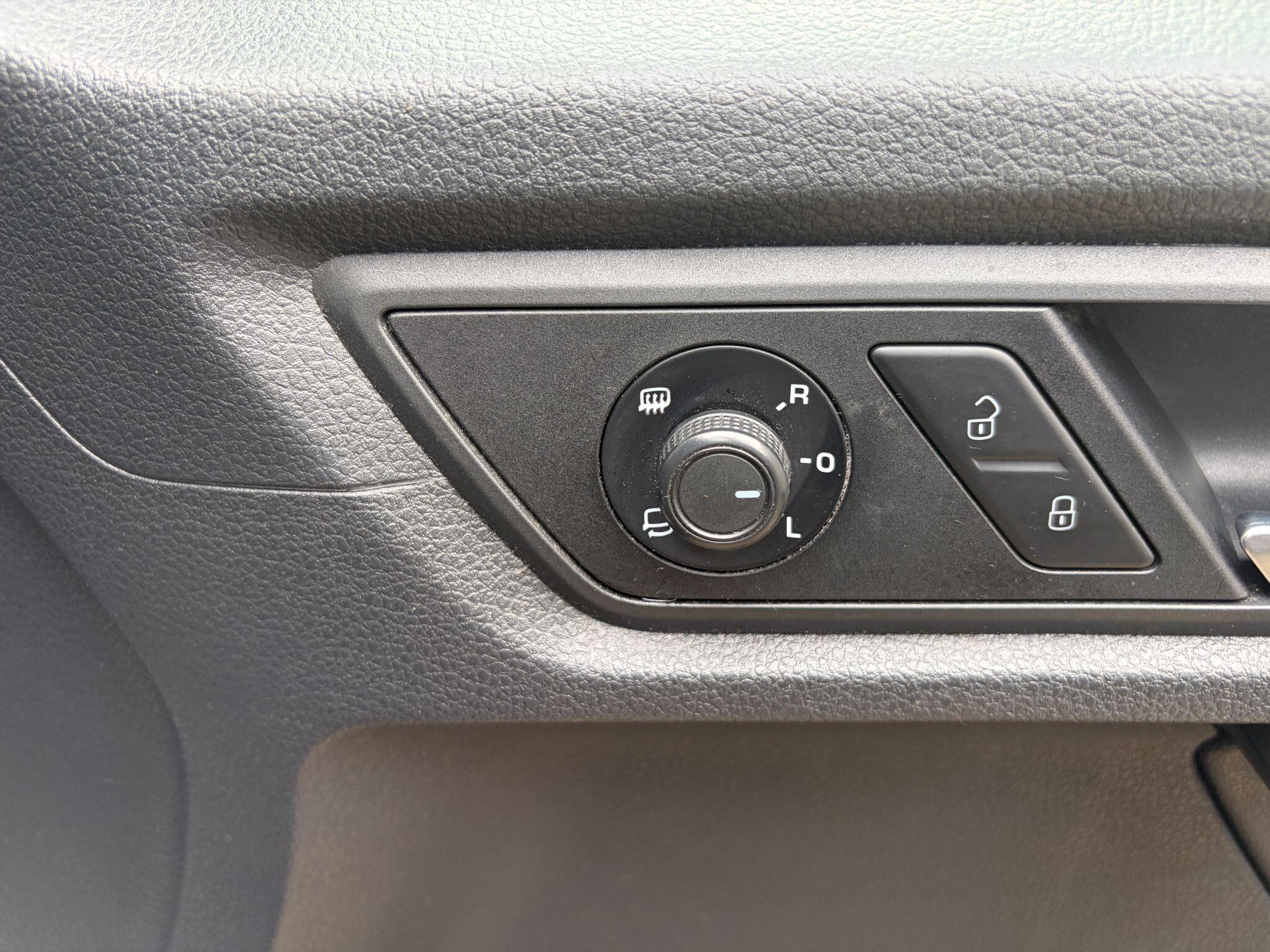 Volkswagen Caddy Maxi Life view 28
