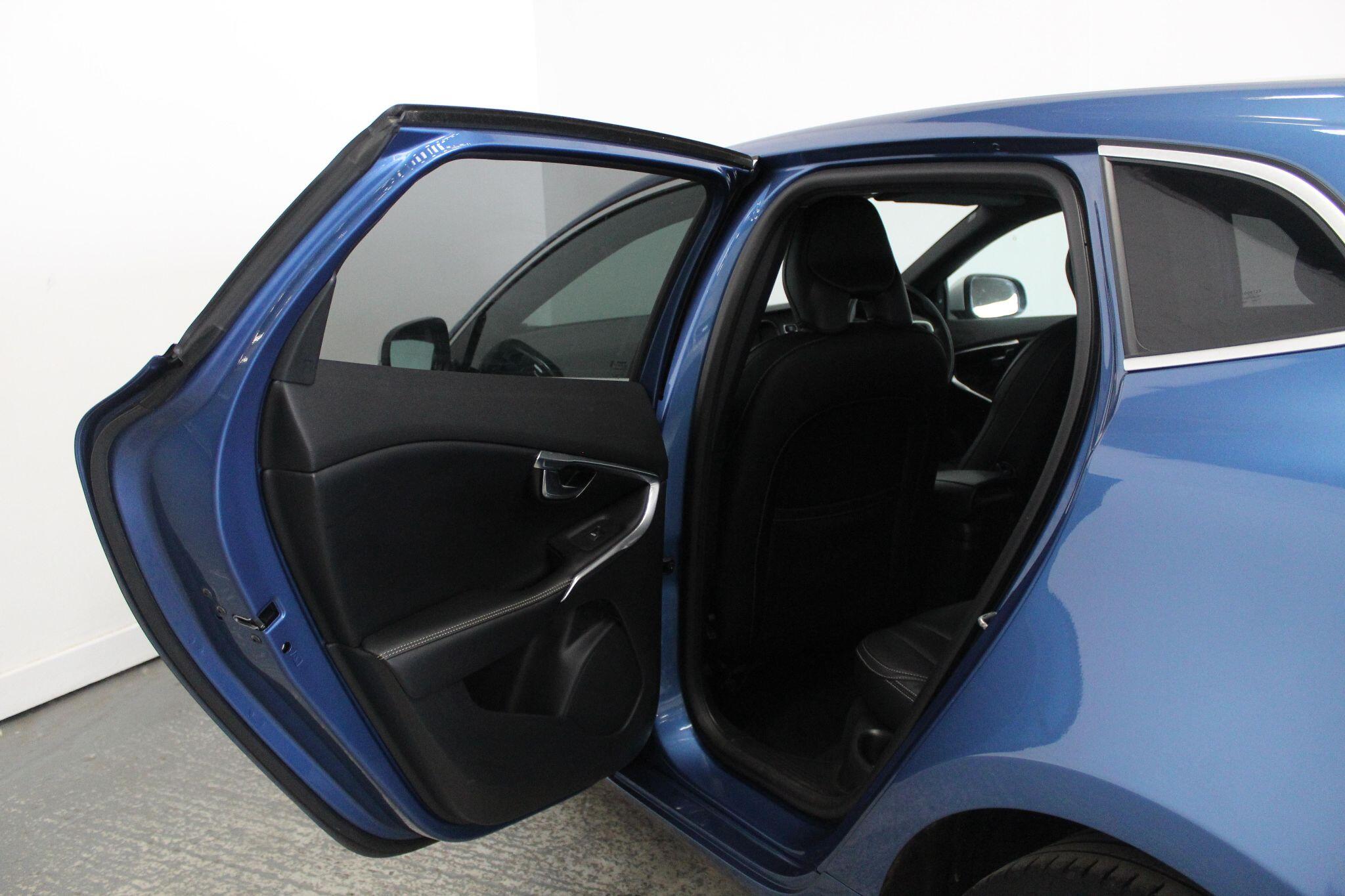 Volvo V40 view 28
