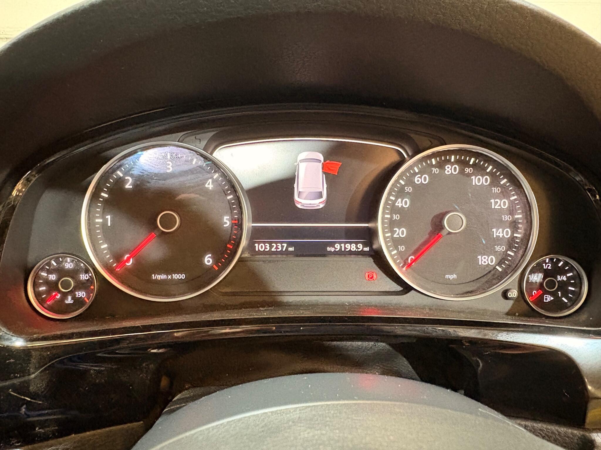 Volkswagen Touareg view 10