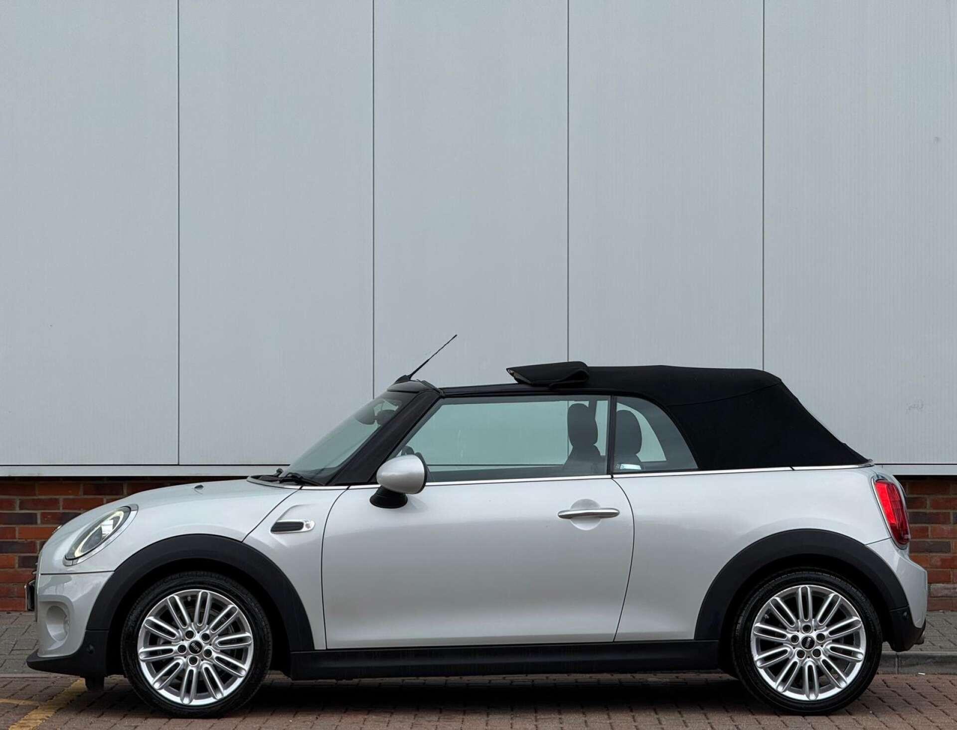 Mini Convertible view 10