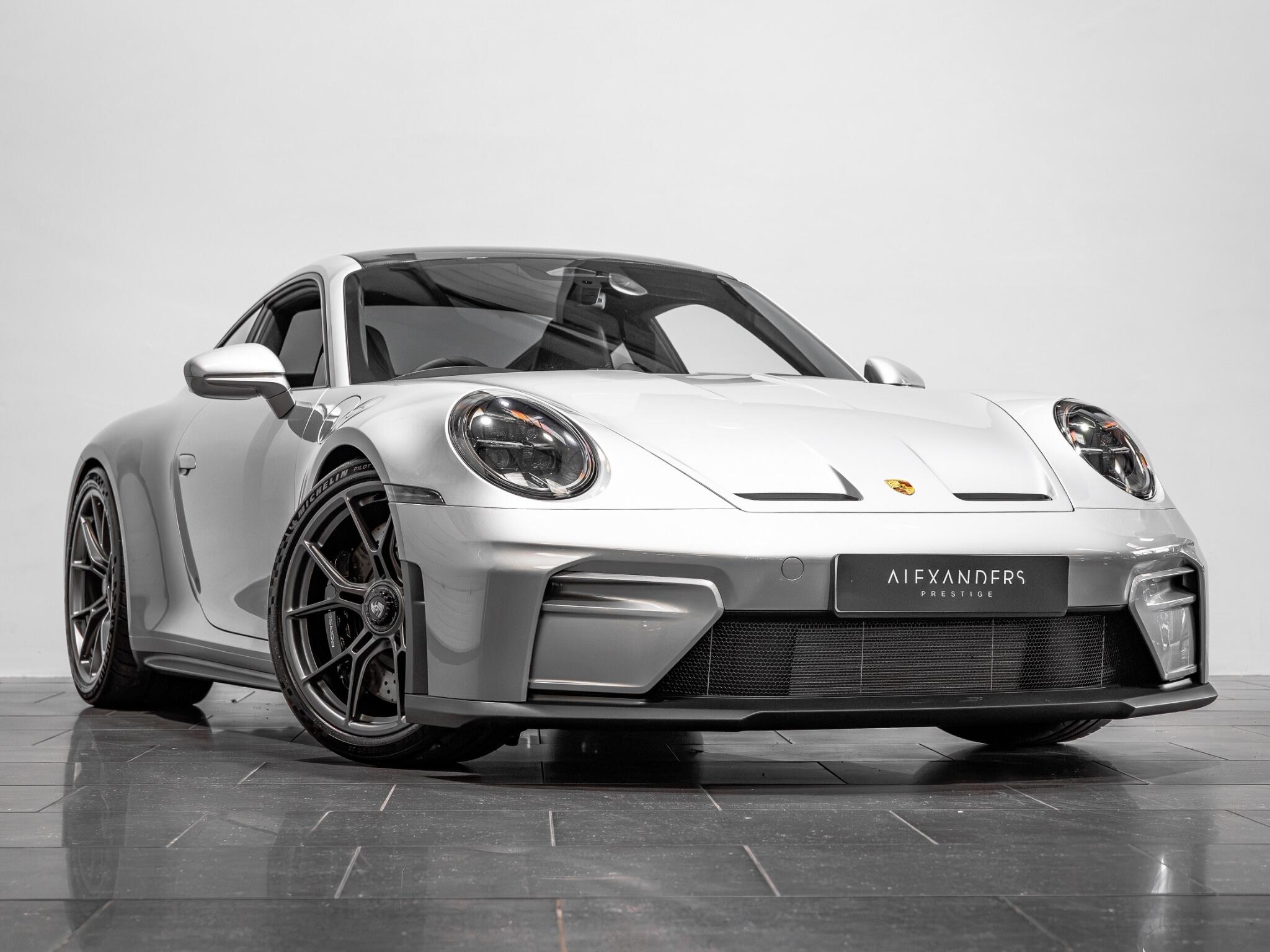 Porsche 911 view 6