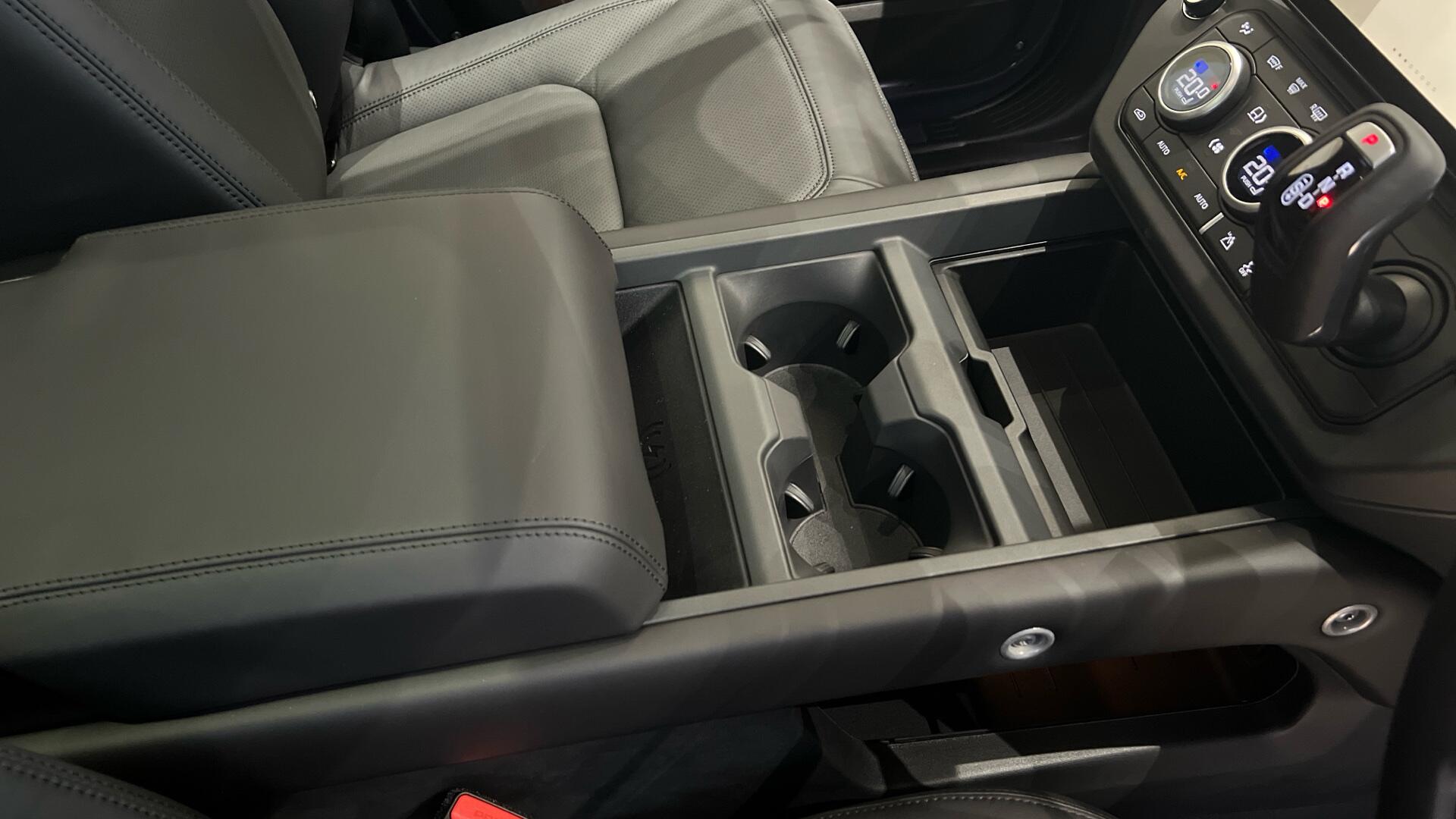 Land Rover Defender view 27