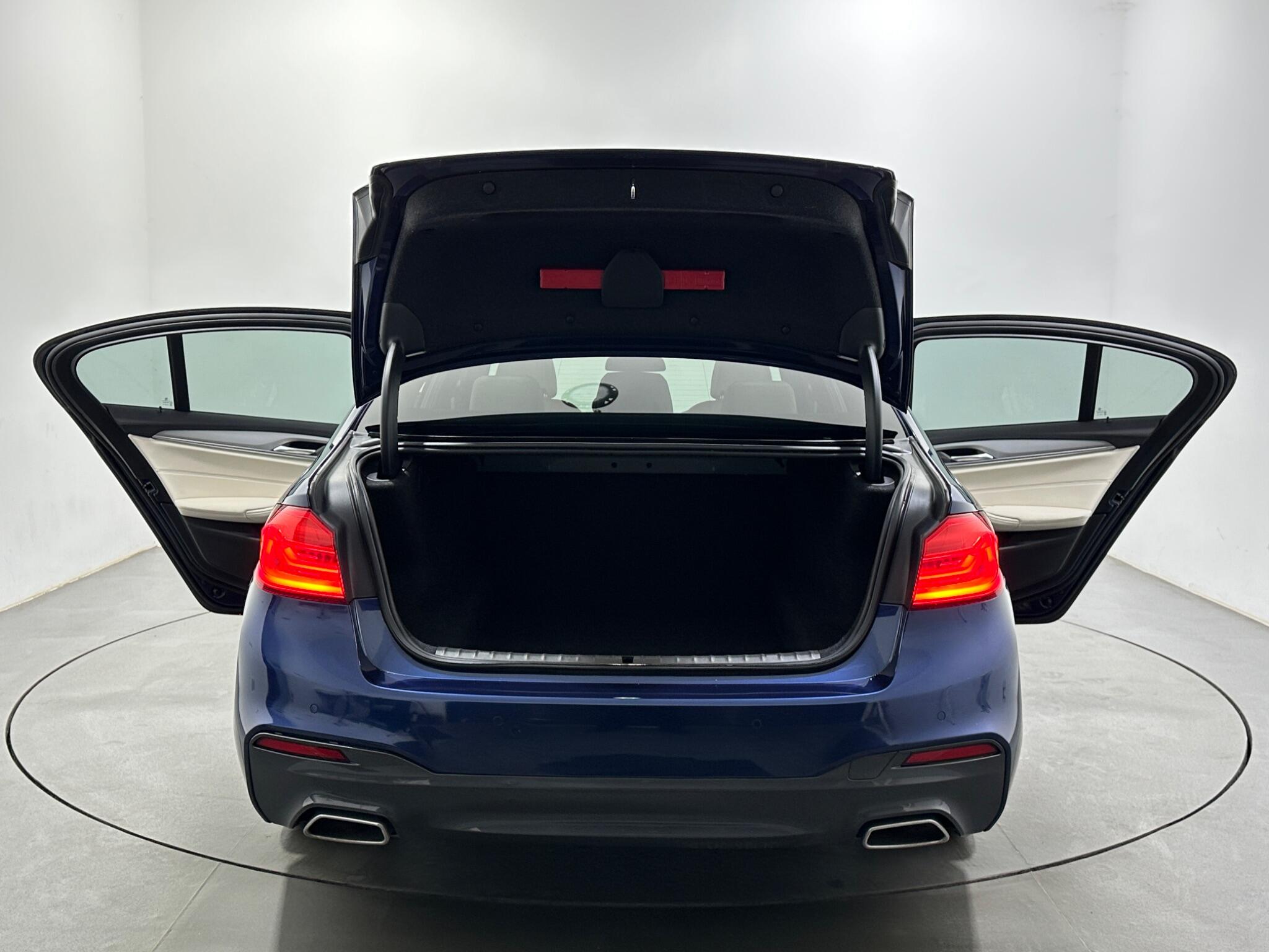 BMW 5 Series view 45