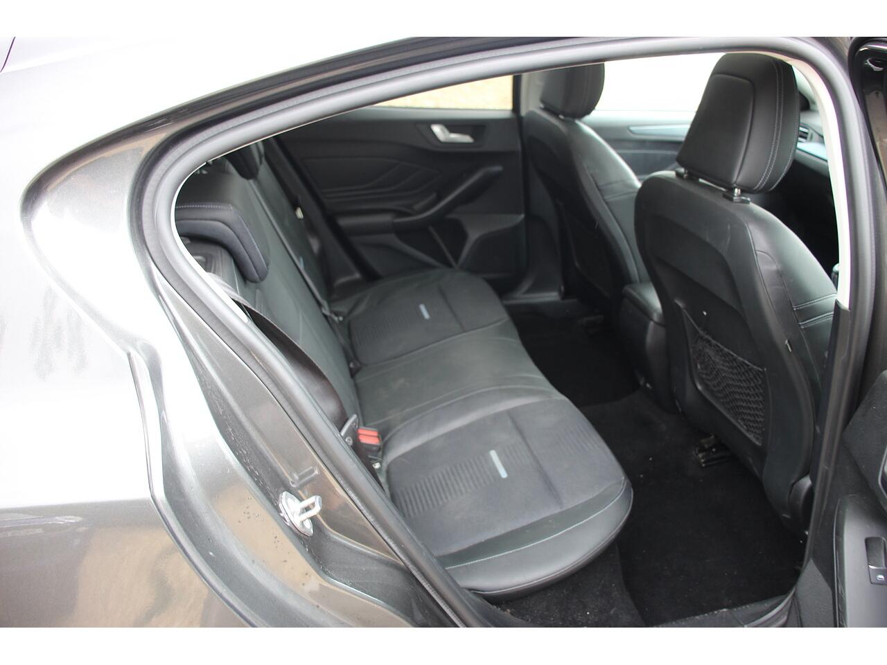 Ford Focus view 14