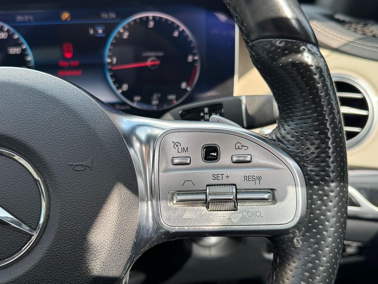 Mercedes-Benz S Class view 32