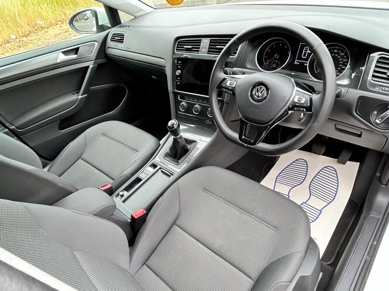 Volkswagen Golf view 3