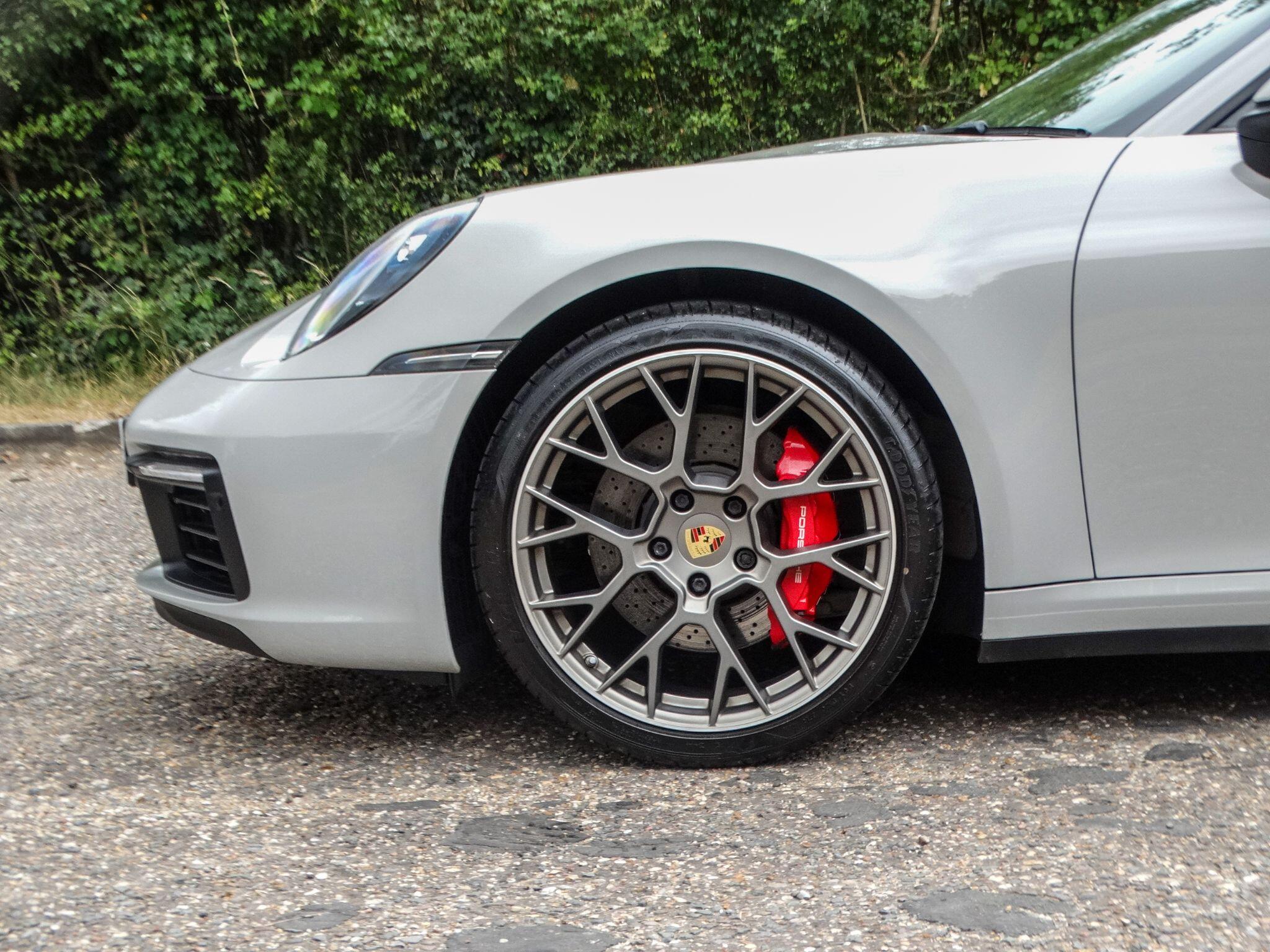Porsche 911 view 5