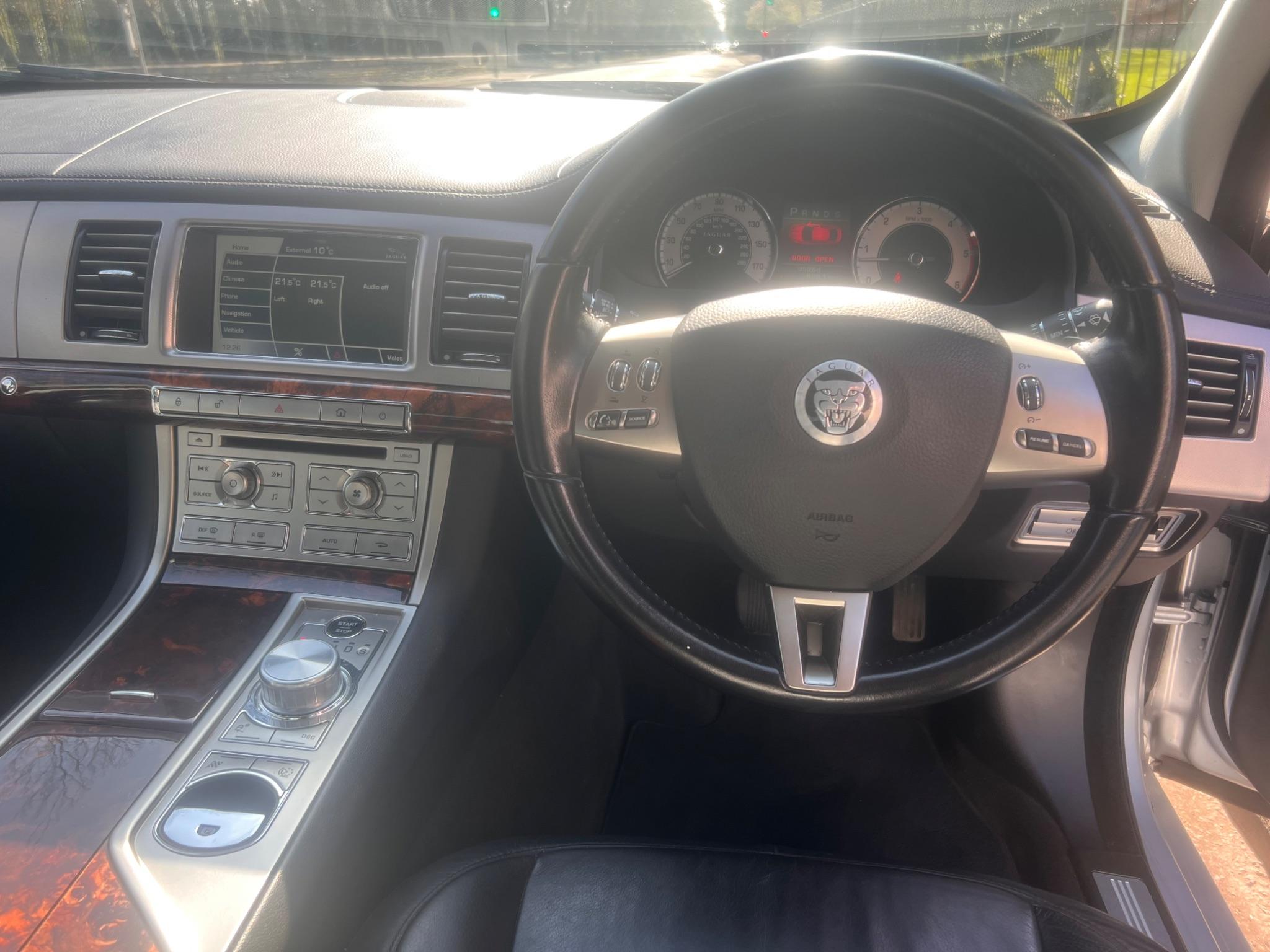 2011 Jaguar XF 3.0d V6 Luxury Auto Euro 5 4dr • 95,964 miles image 13