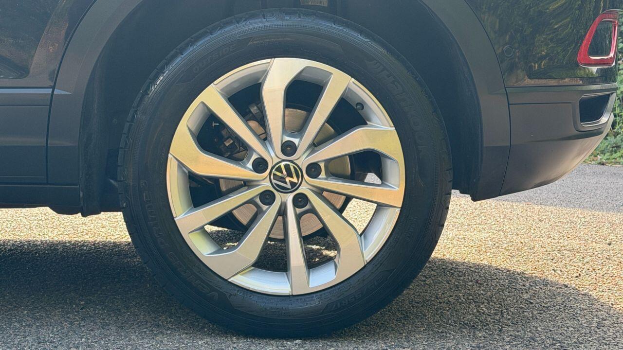 Volkswagen T-Roc view 37