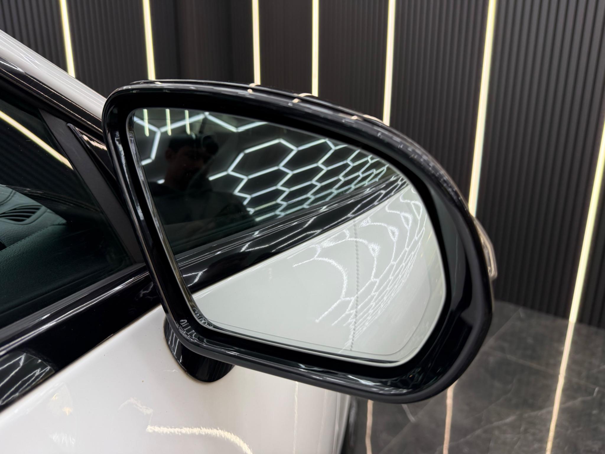 Mercedes-Benz E Class view 36