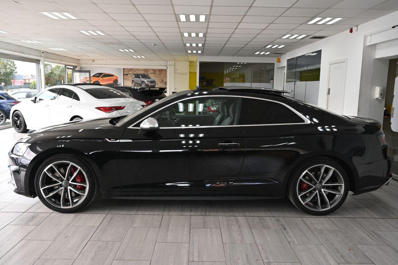 Audi S5 view 4