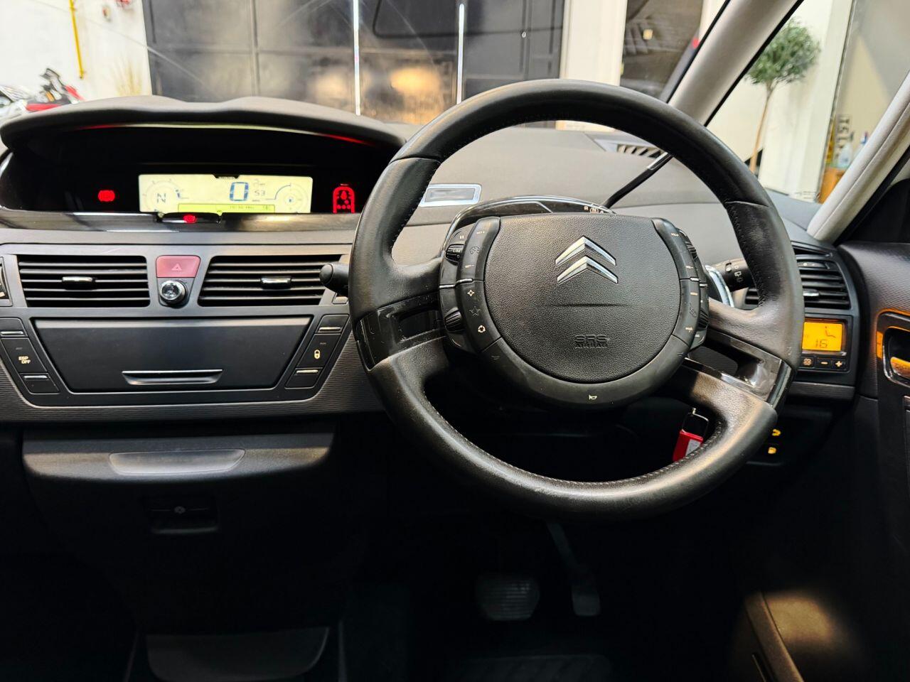 Citroen Grand C4 Picasso view 4
