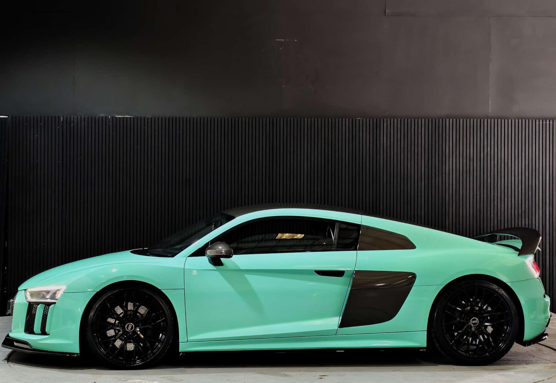 Audi R8 view 22