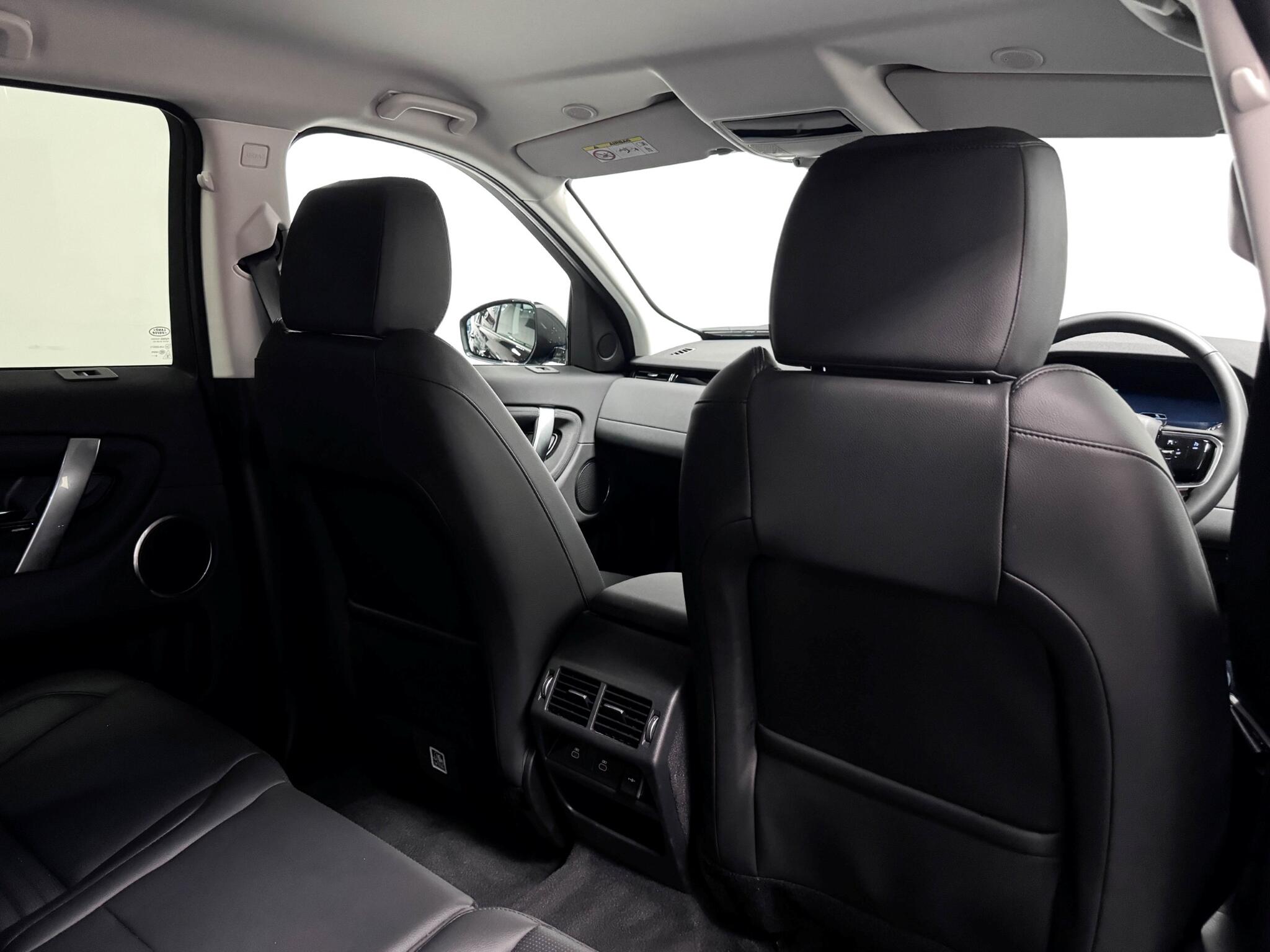 Land Rover Discovery Sport view 30