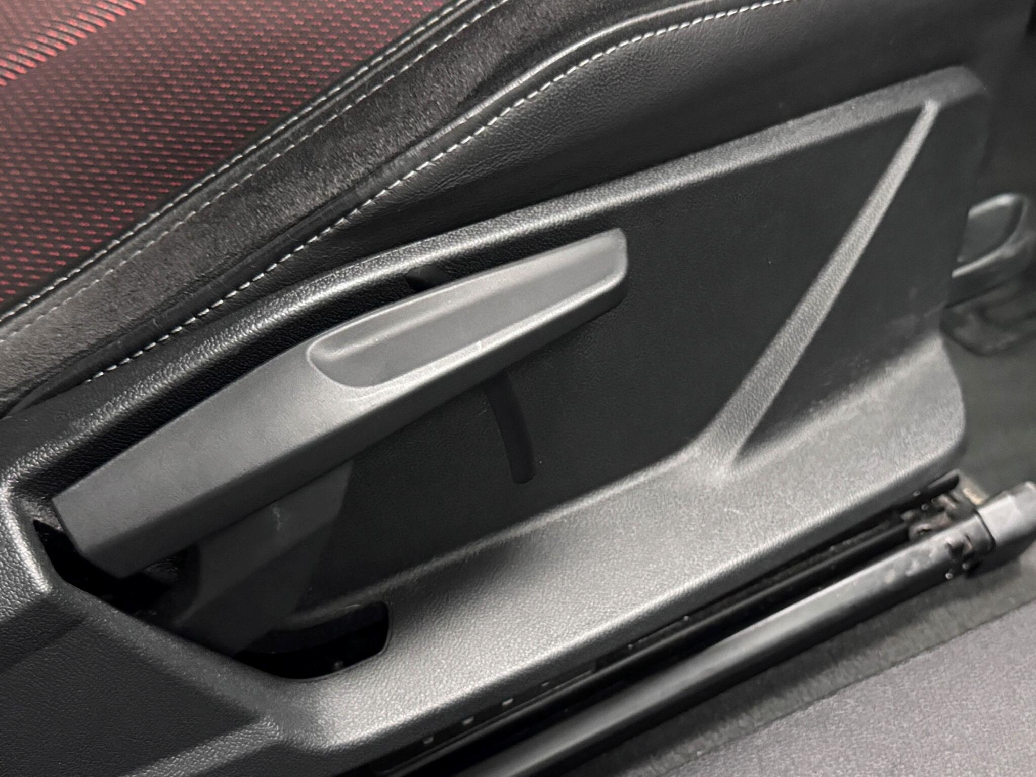 Audi Q3 view 19