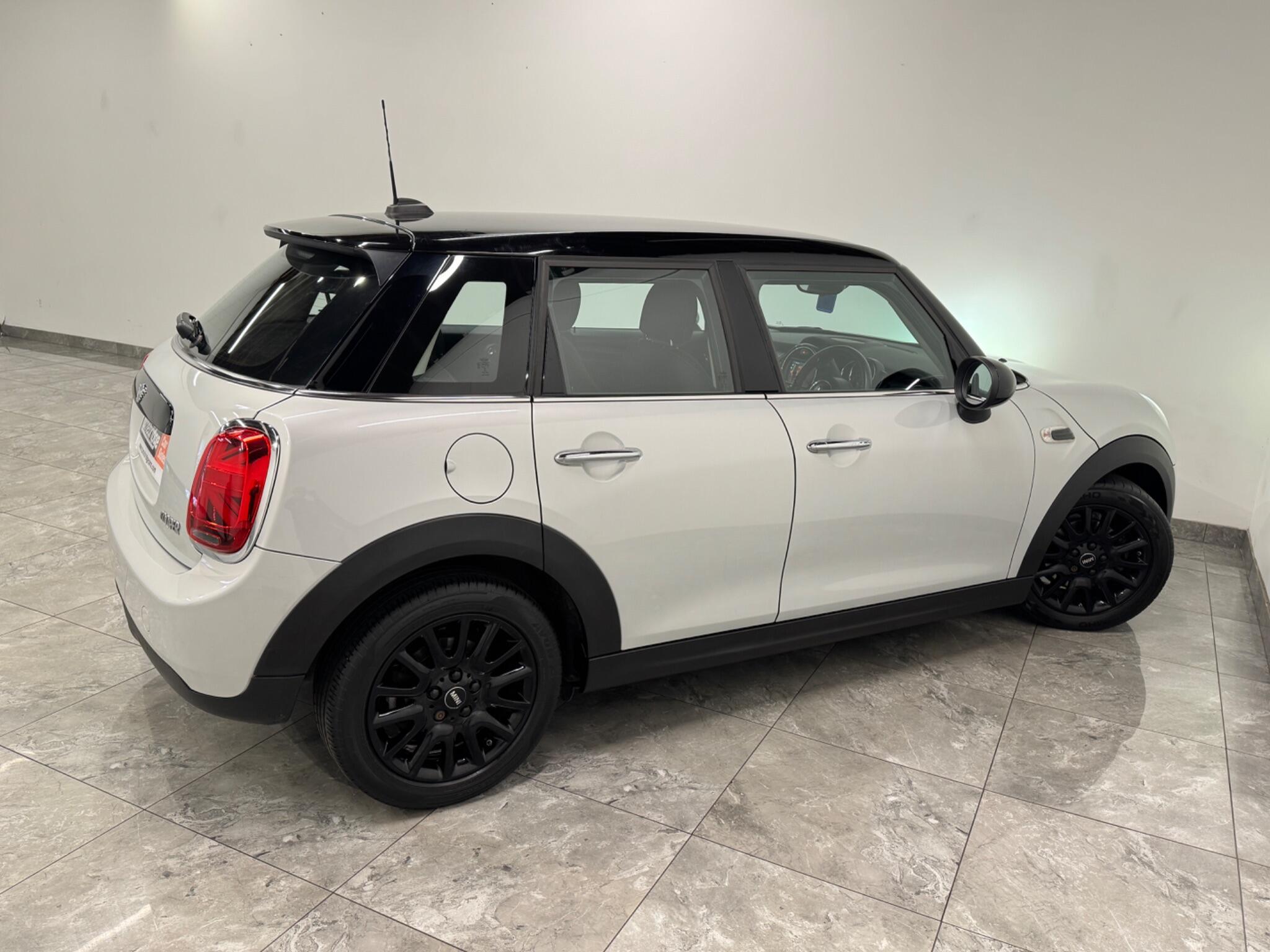 Mini Hatch view 8