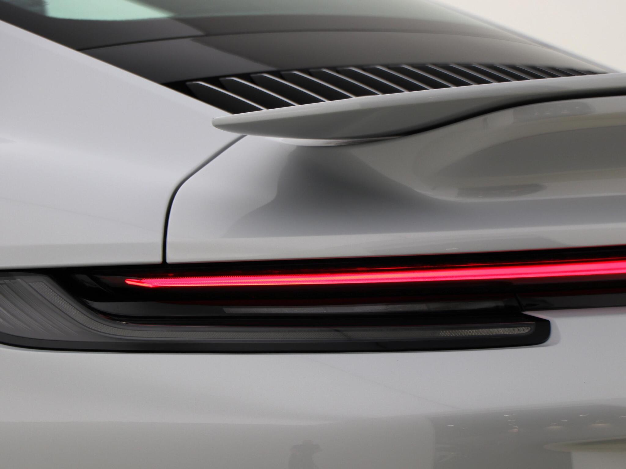 Porsche 911 view 25