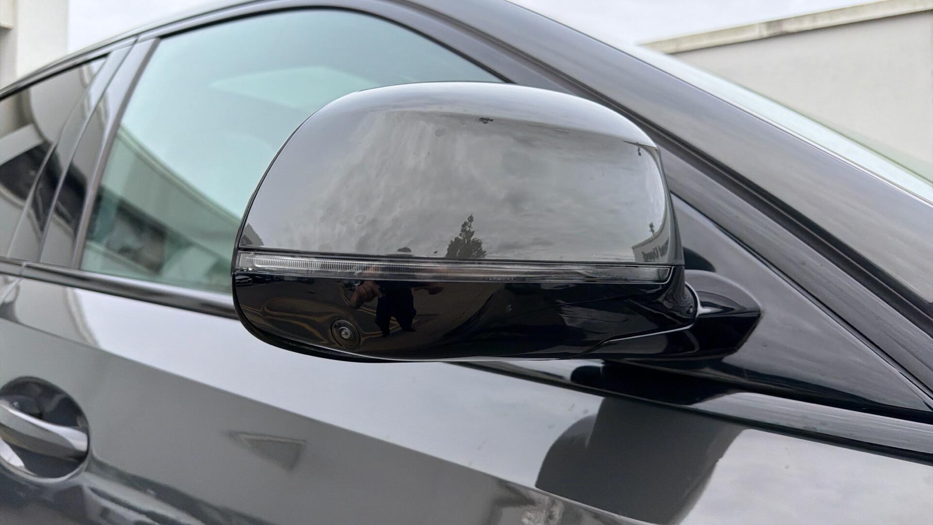 BMW X6 view 25