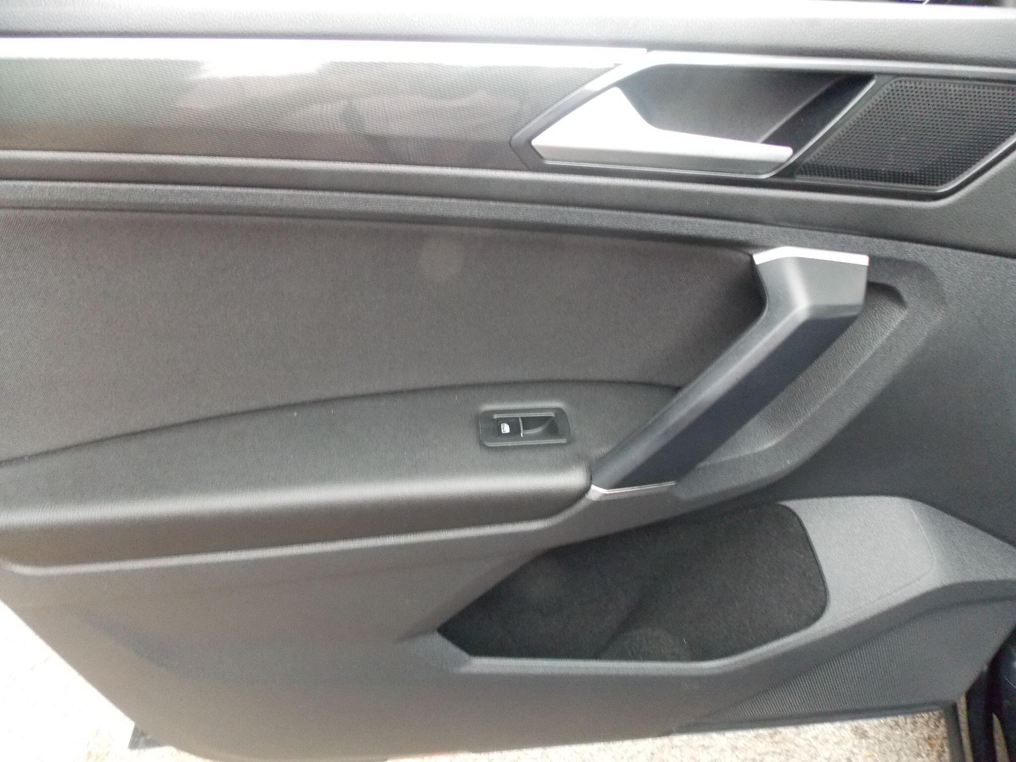 Volkswagen Tiguan view 28