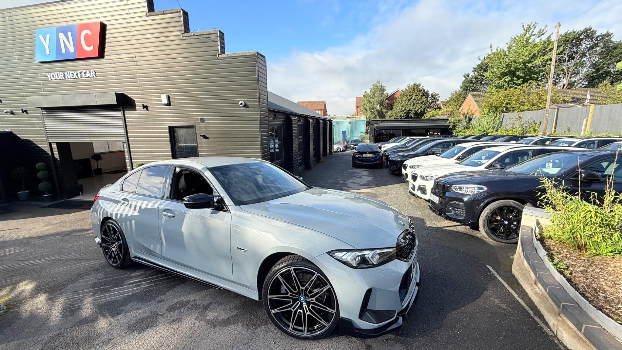 BMW 3 Series view 3
