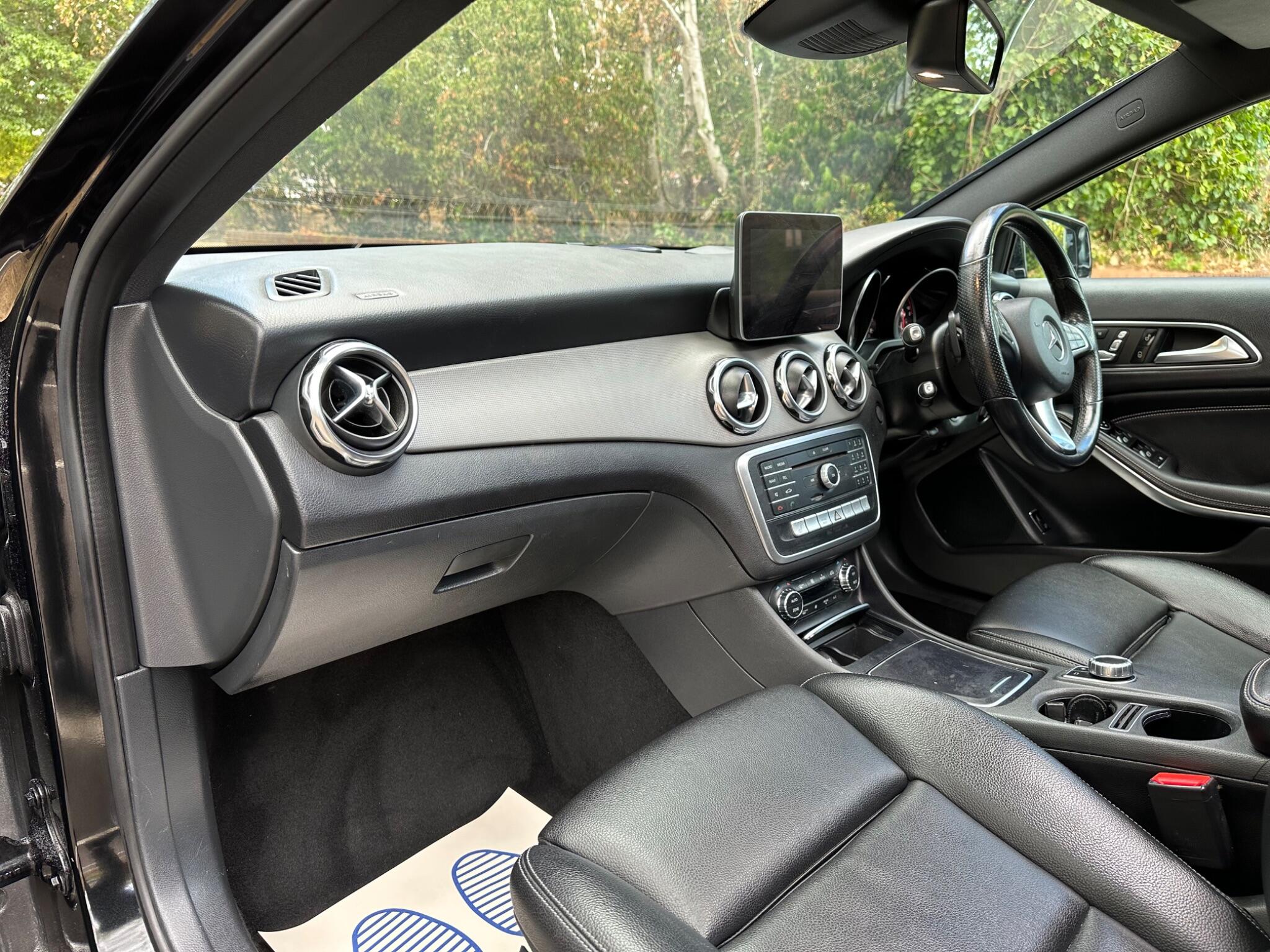 Mercedes-Benz Gla view 13