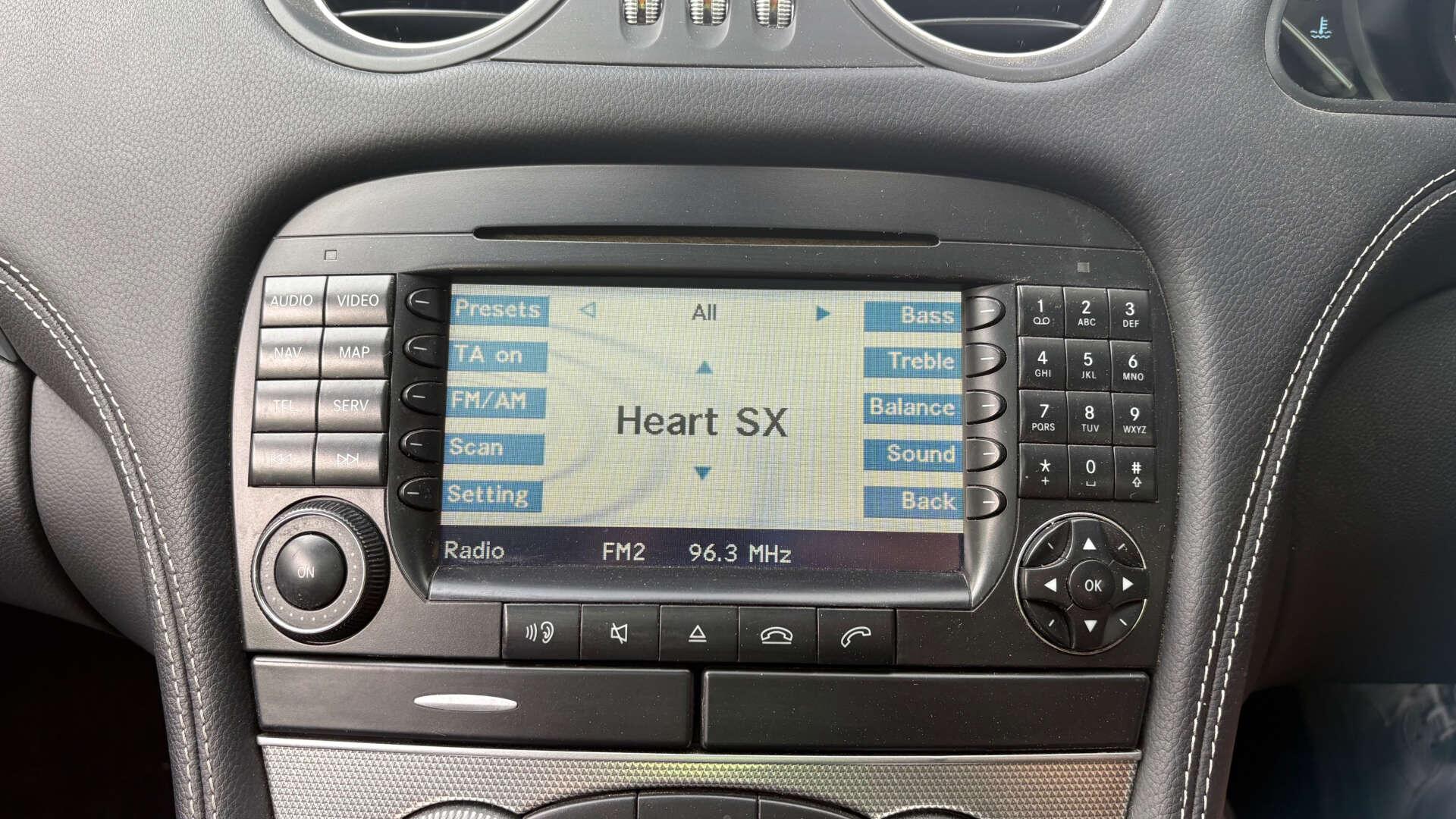 Mercedes-Benz SL view 26