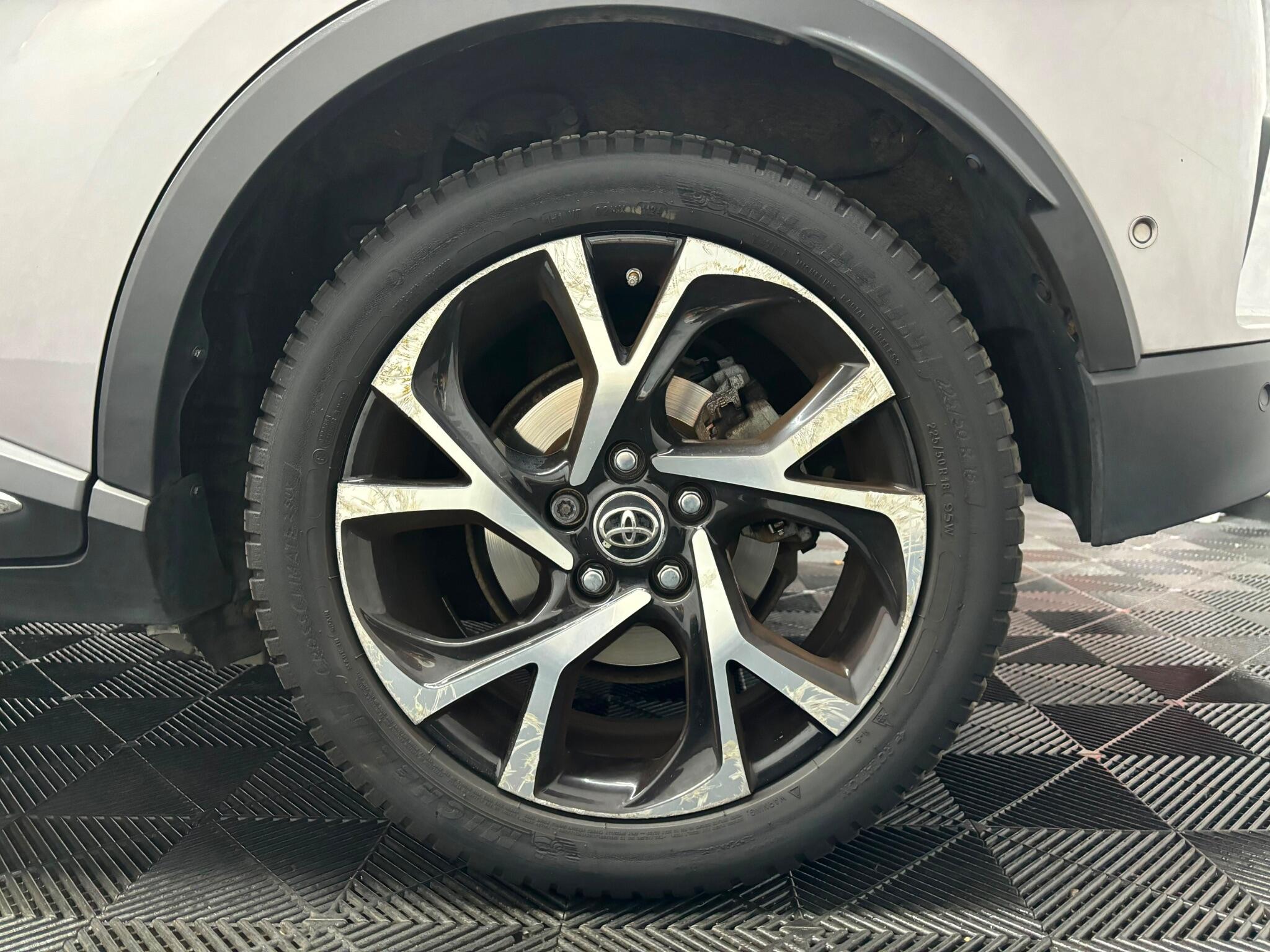 Toyota C-HR view 33