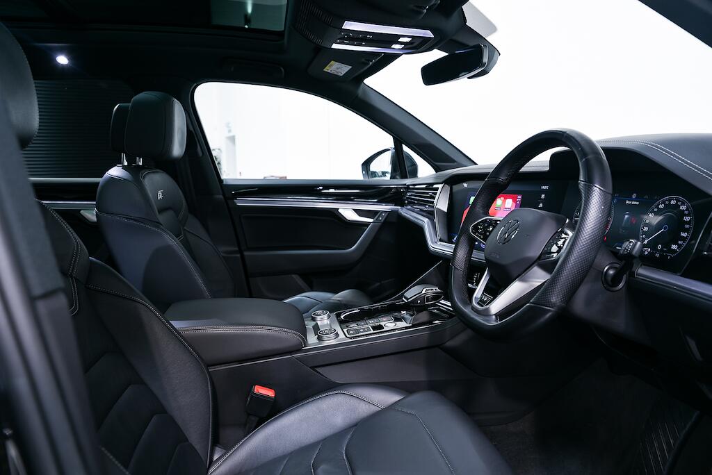 Volkswagen Touareg view 10