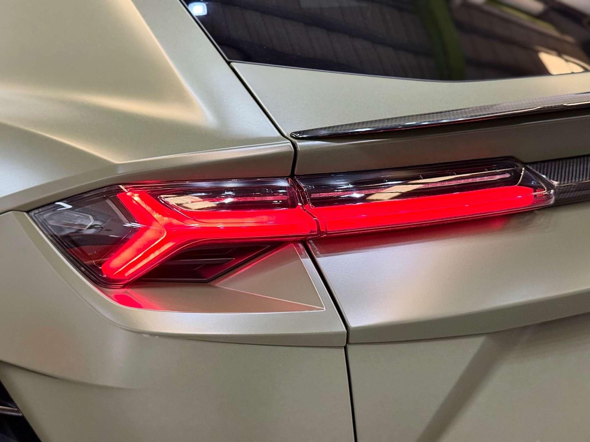 Lamborghini Urus view 89