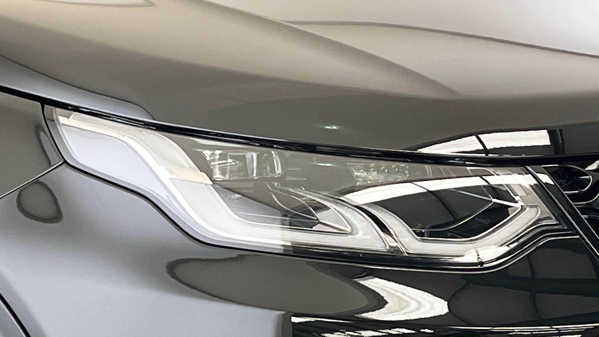 Land Rover Discovery Sport view 20
