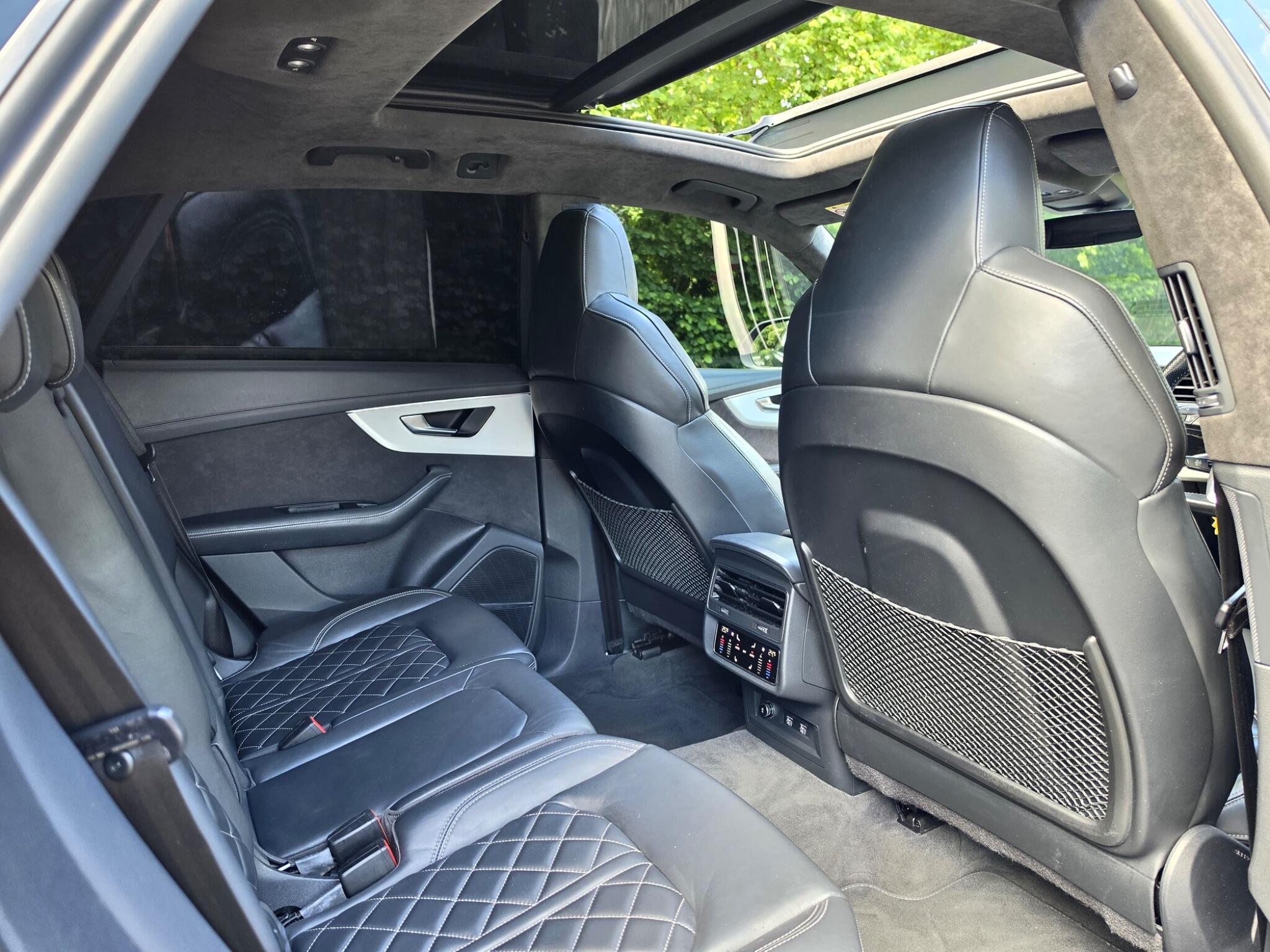 Audi Q8 view 6