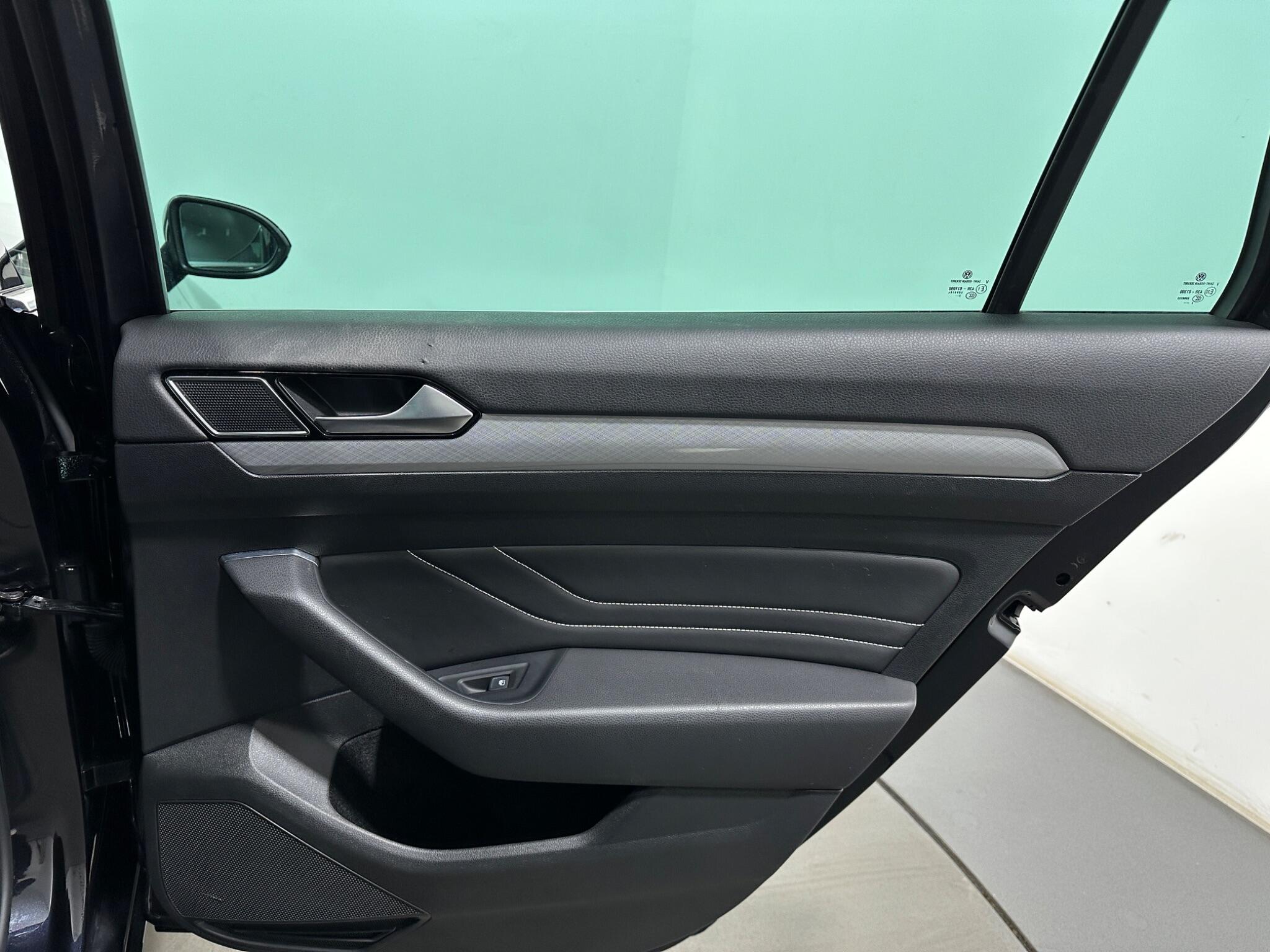 Volkswagen Passat view 43