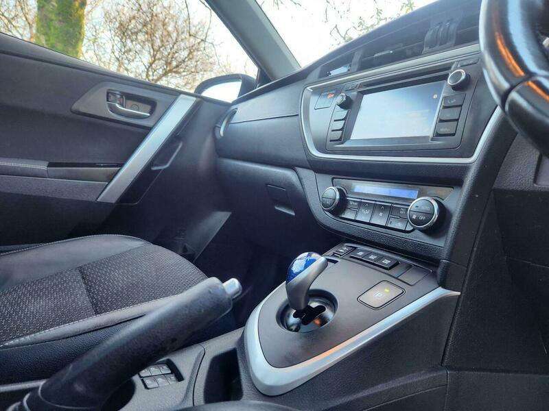 2014 Toyota Auris 1.8 VVT-h Excel Touring Sports CVT Euro 5 (s/s) 5dr • 104,000 miles image 31
