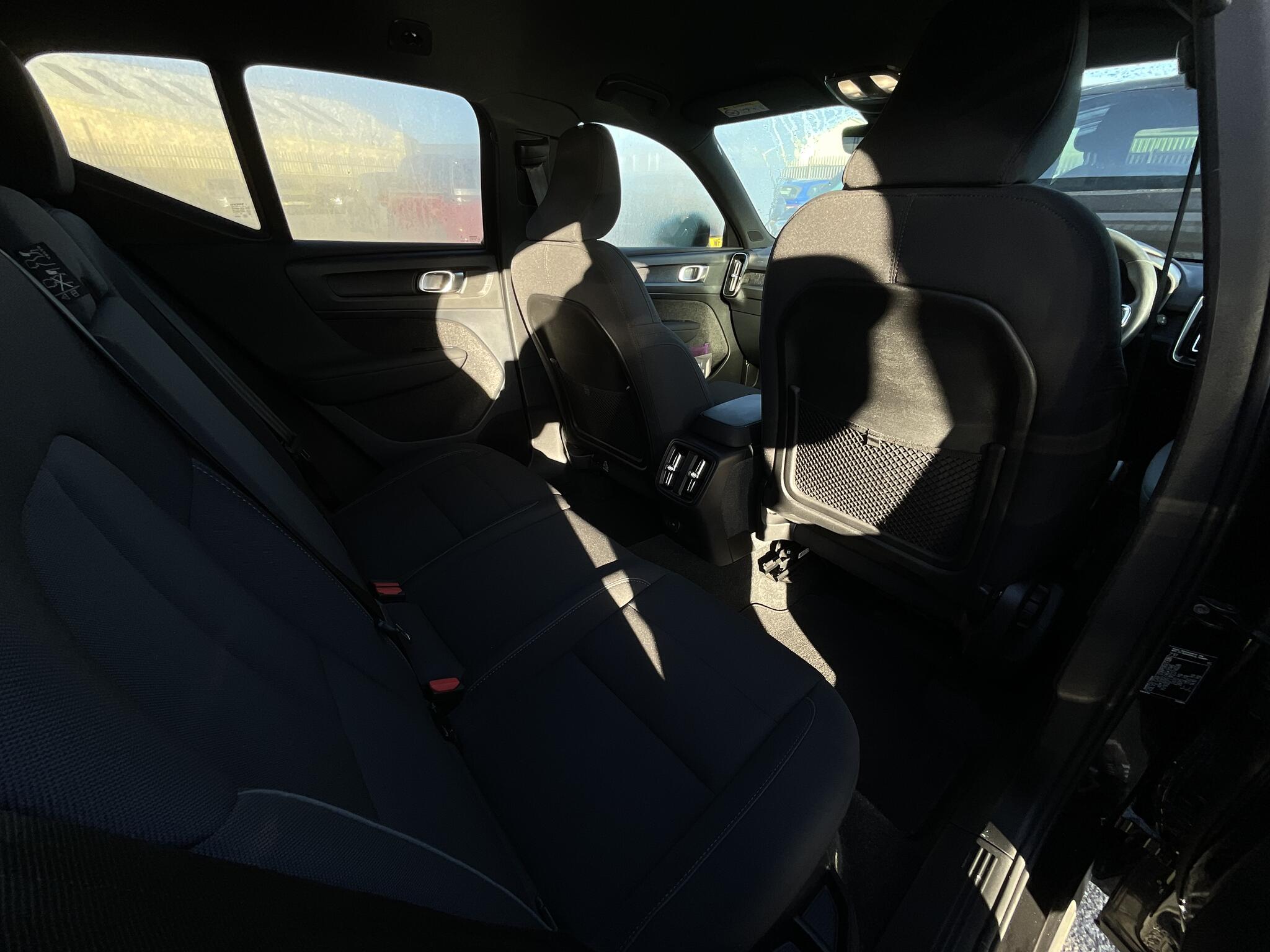 Volvo XC40 view 10