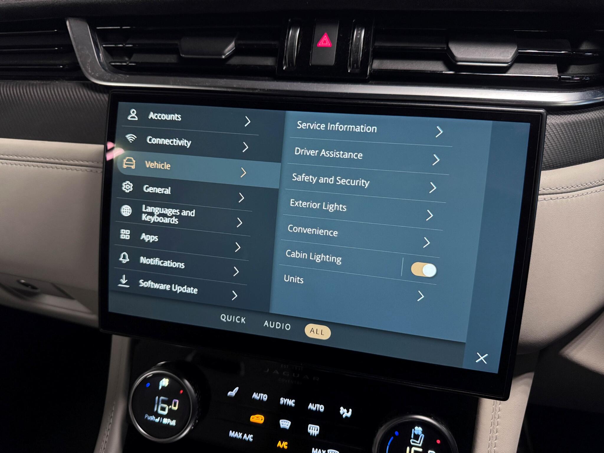 Jaguar F-Pace view 60