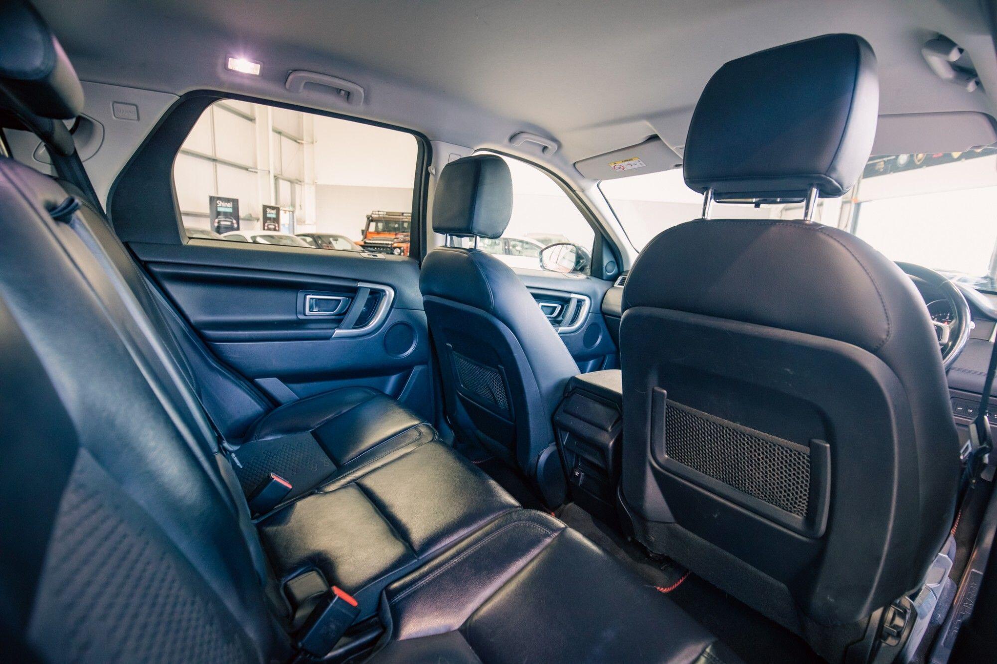 Land Rover Discovery Sport view 9