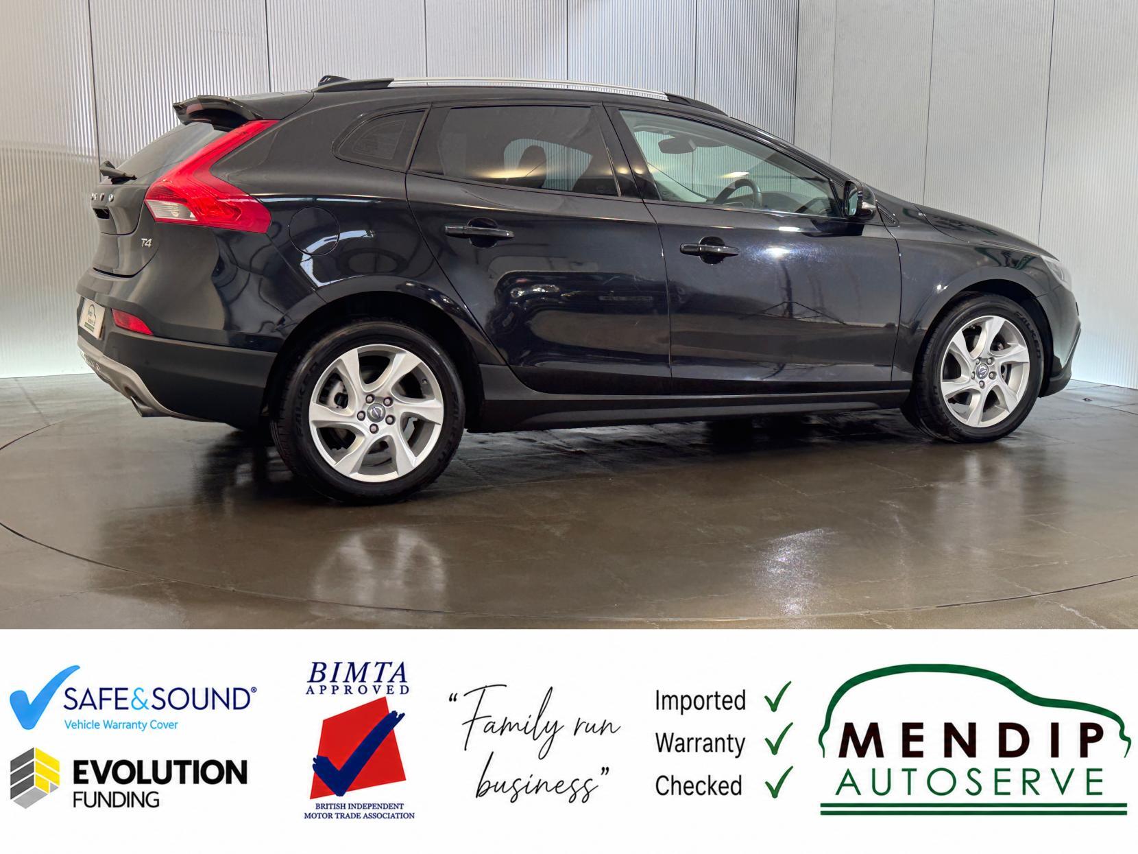 Volvo V40 Cross Country view 25