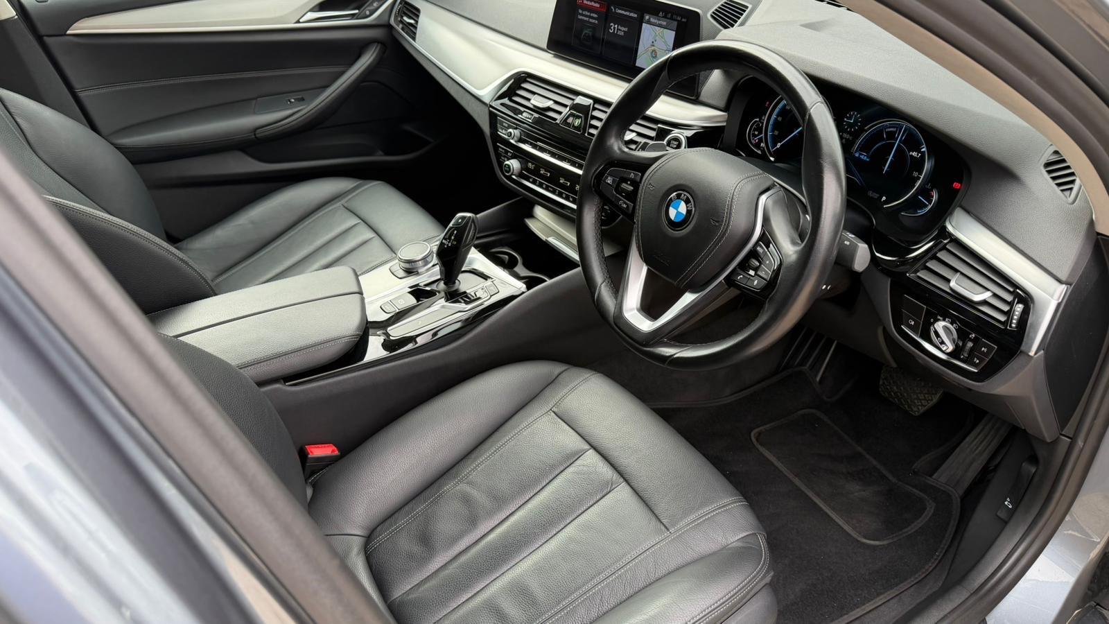 BMW 5 Series view 7