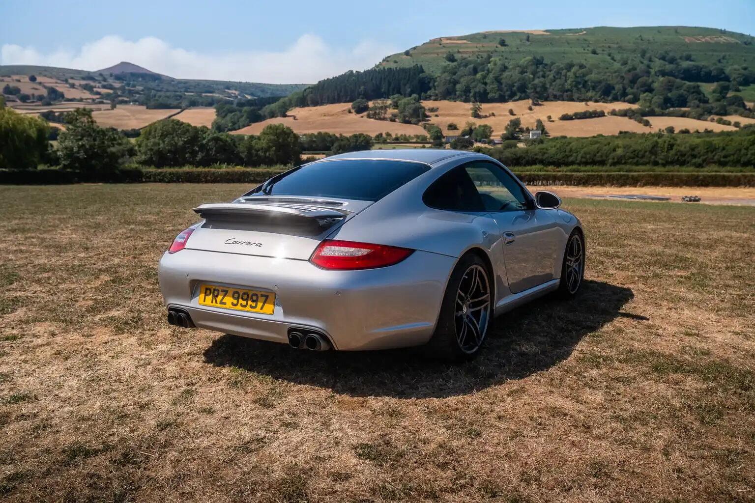 Porsche 911 view 5