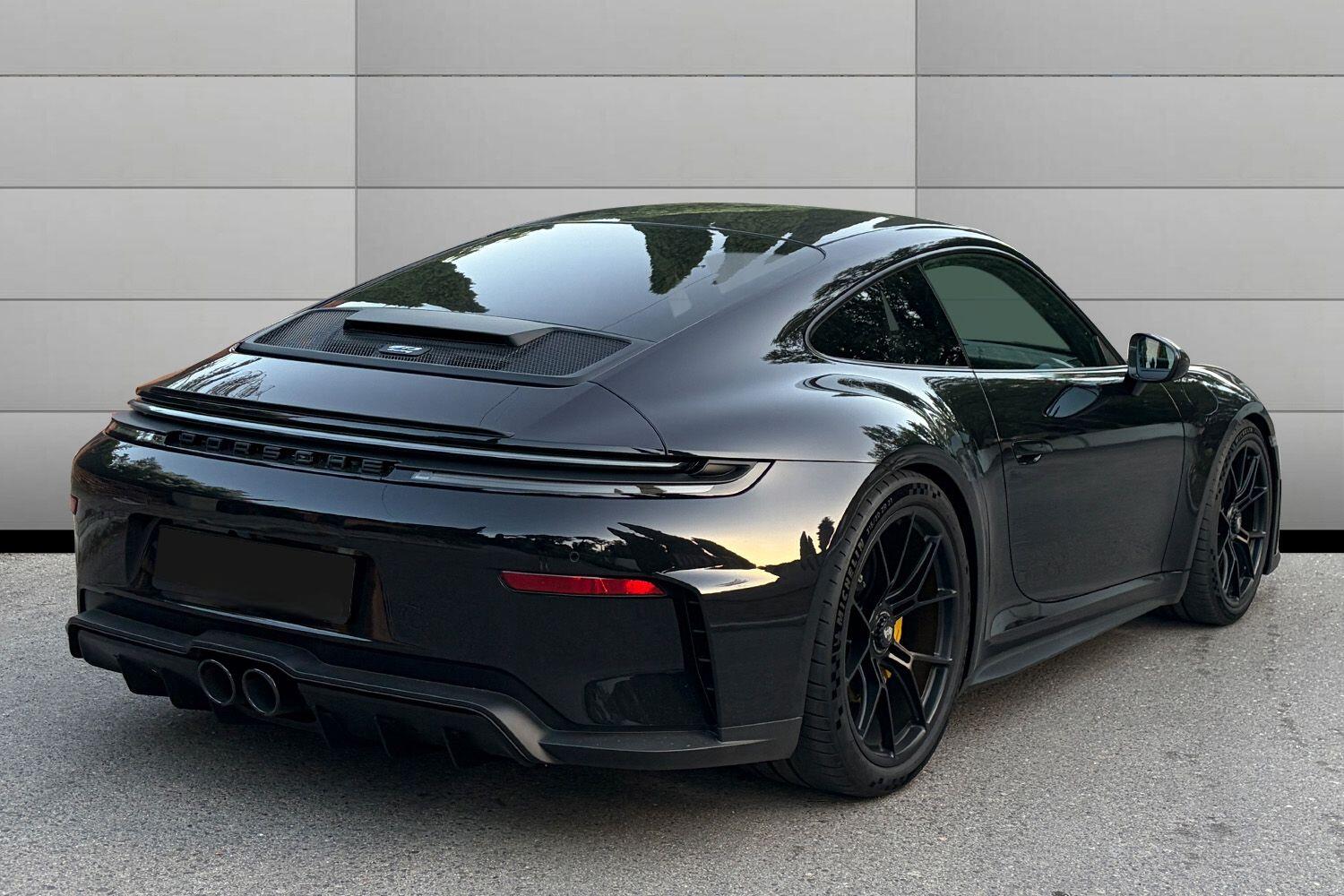 Porsche 911 view 6